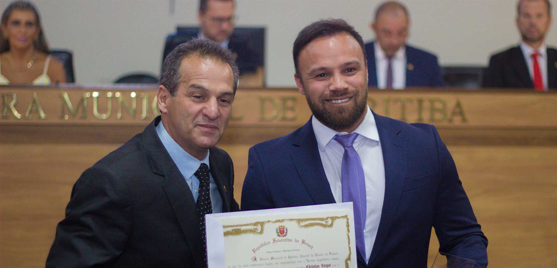 Coordenador das Escolas de Futebol do Coritiba recebe prmio