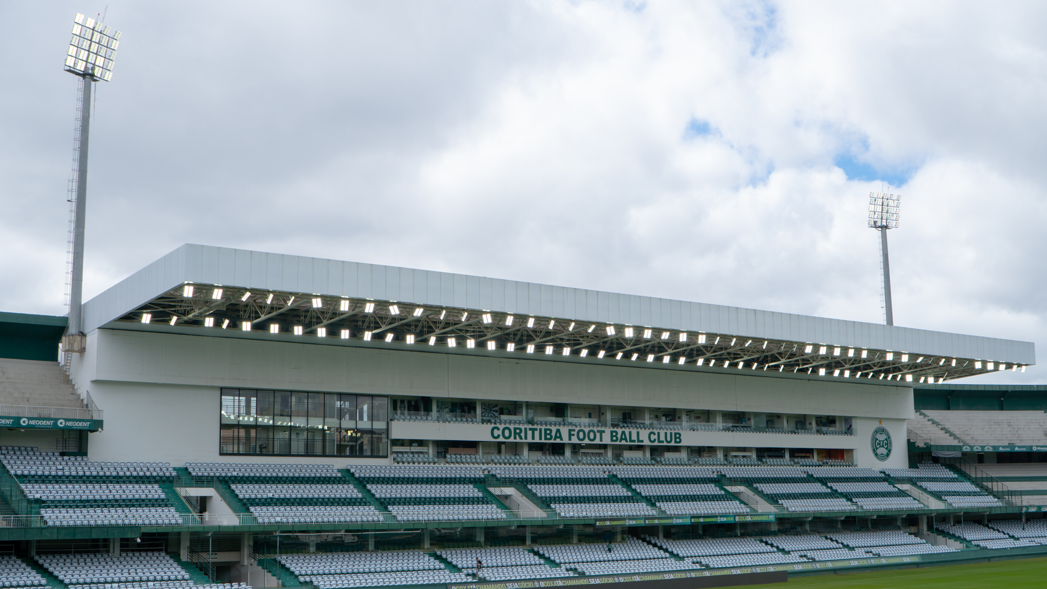 Coritiba inaugura nova iluminao padro FIFA