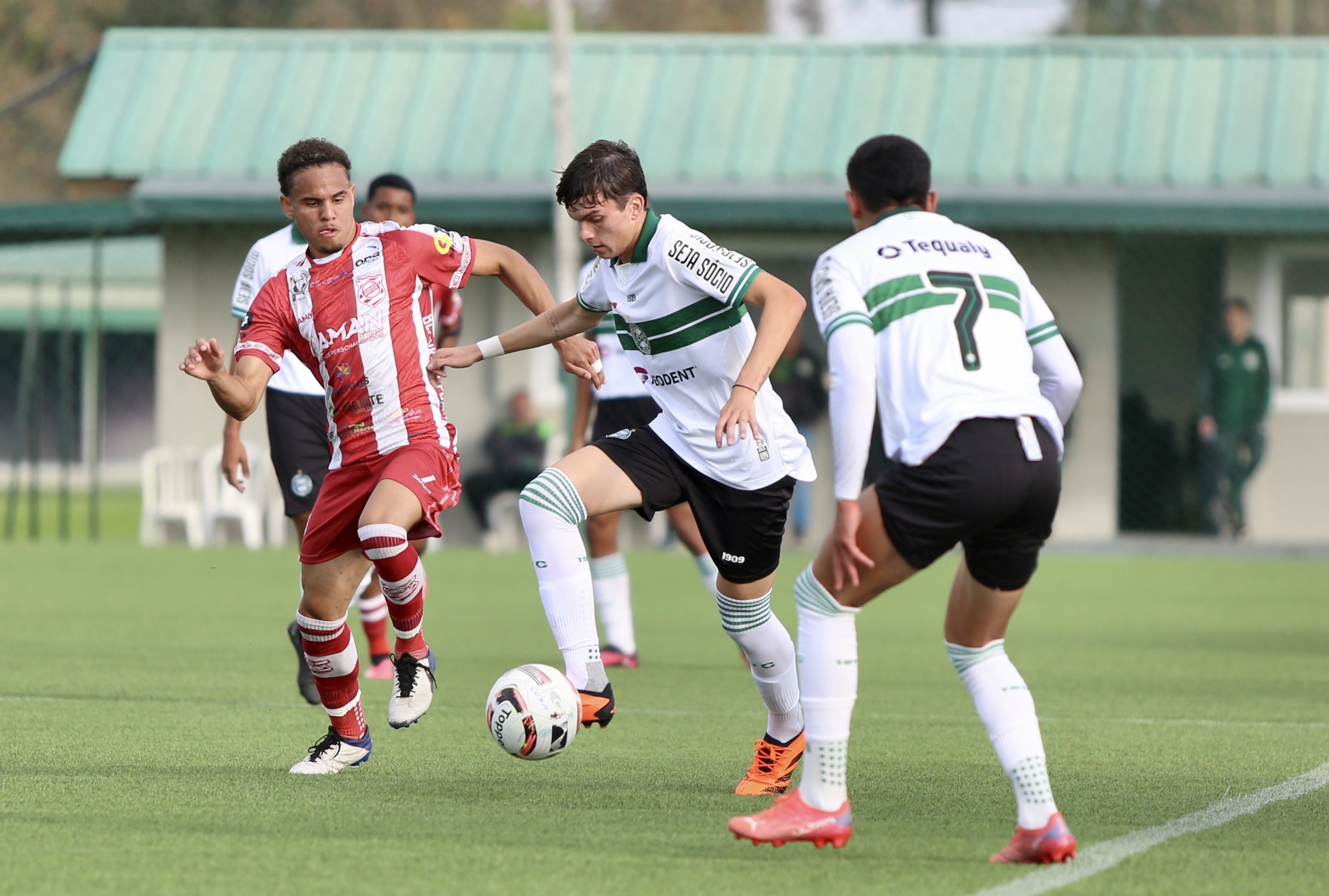 Coritiba vence a primeira em So Paulo