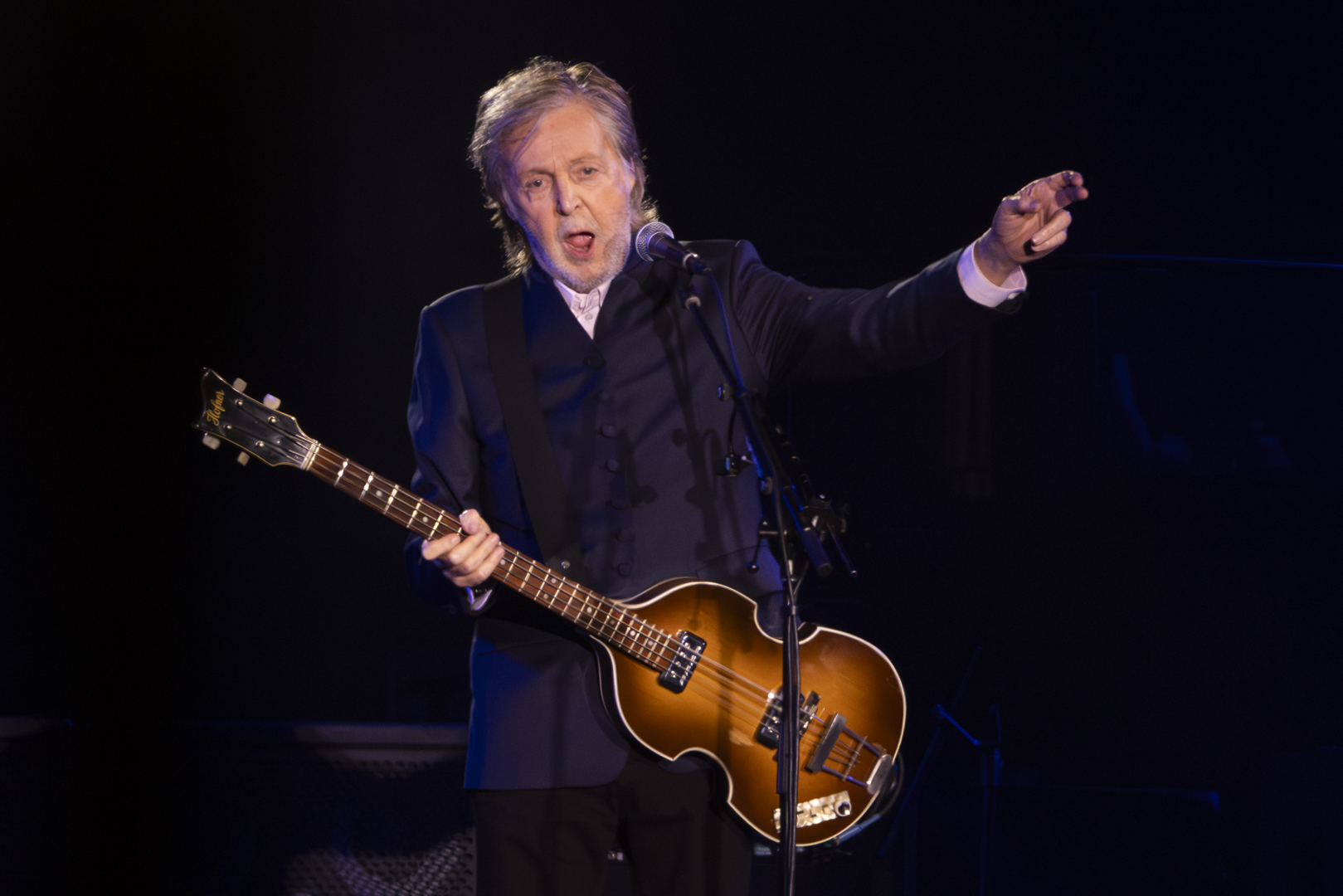 Paul McCartney volta ao Couto Pereira e faz show emocionante