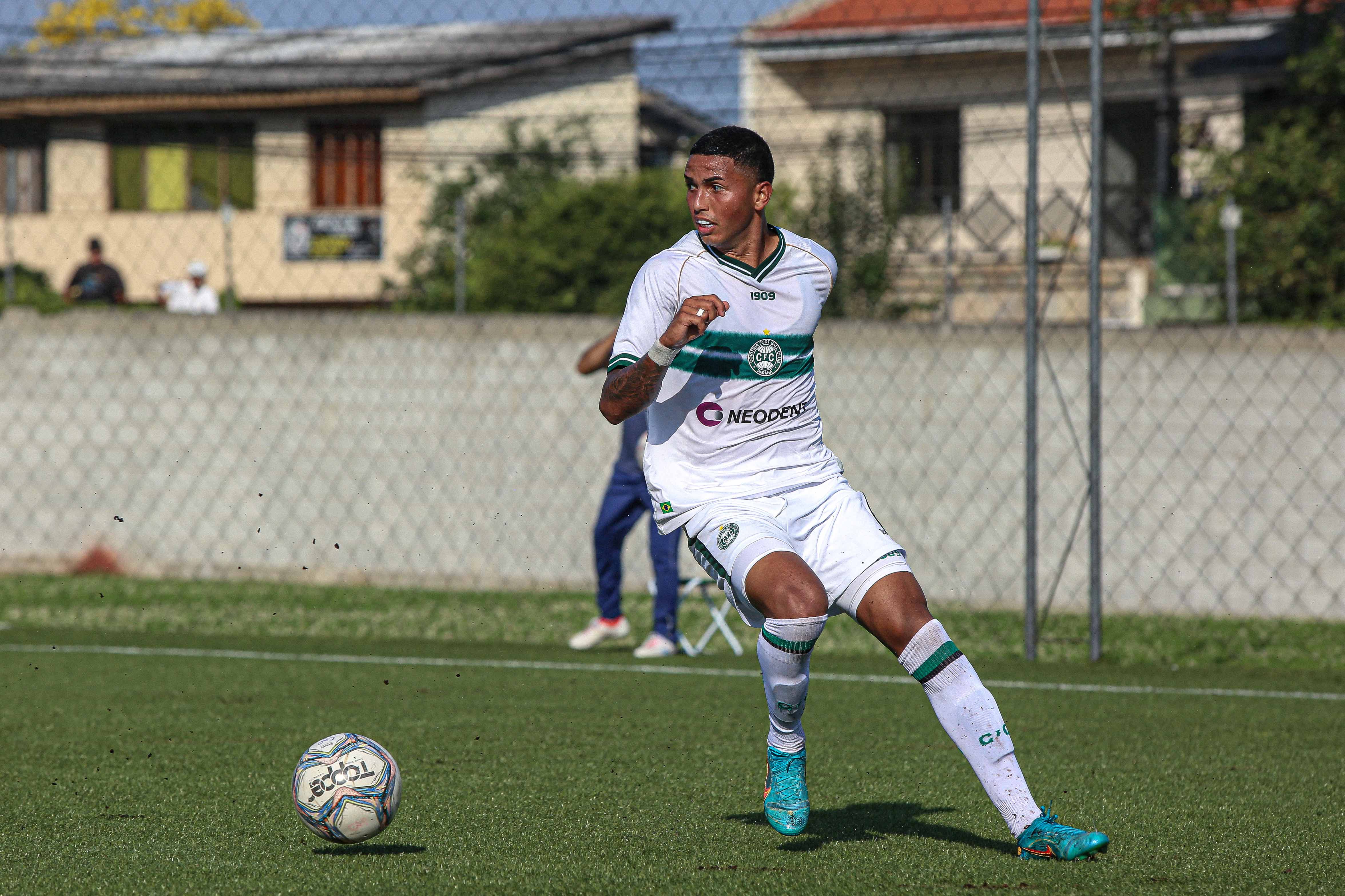 Coritiba encara o Londrina na deciso do Paranaense sub-20