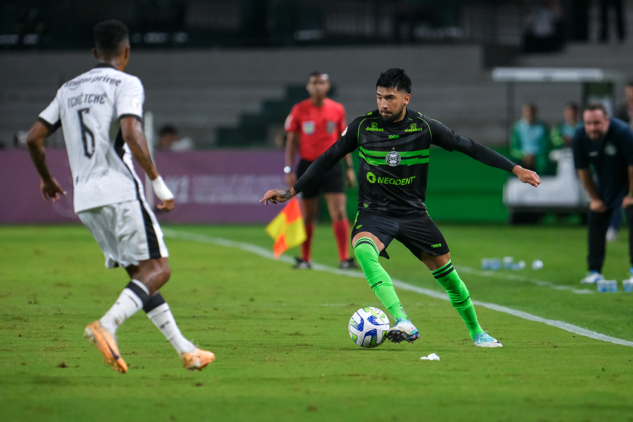 Empate no Couto Pereira