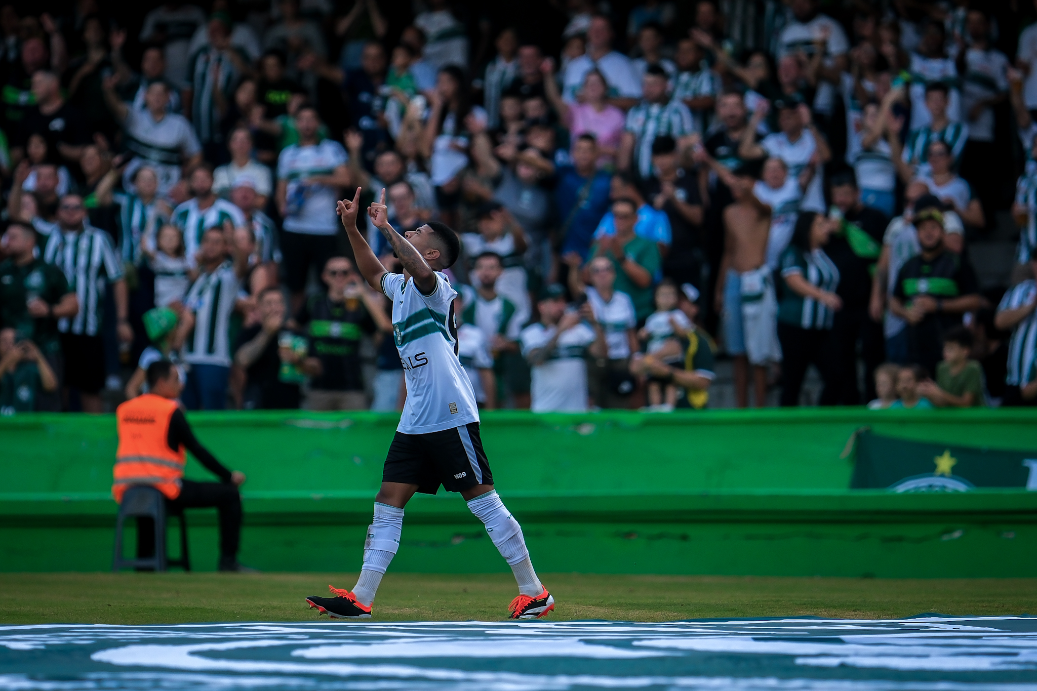 O primeiro gol de Lucas Ronier