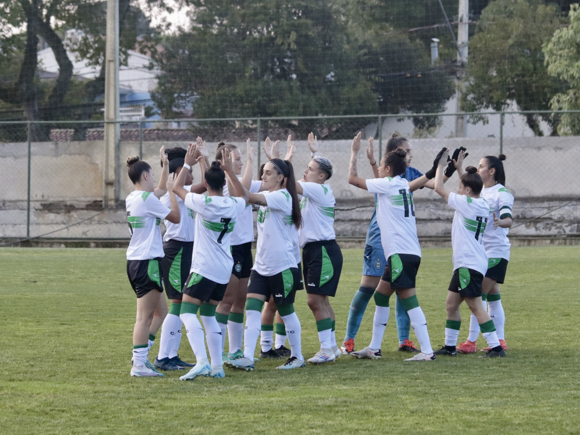 Coritiba goleia Toledo e se classifica para a final do Campeonato Paranaense Feminino 2024