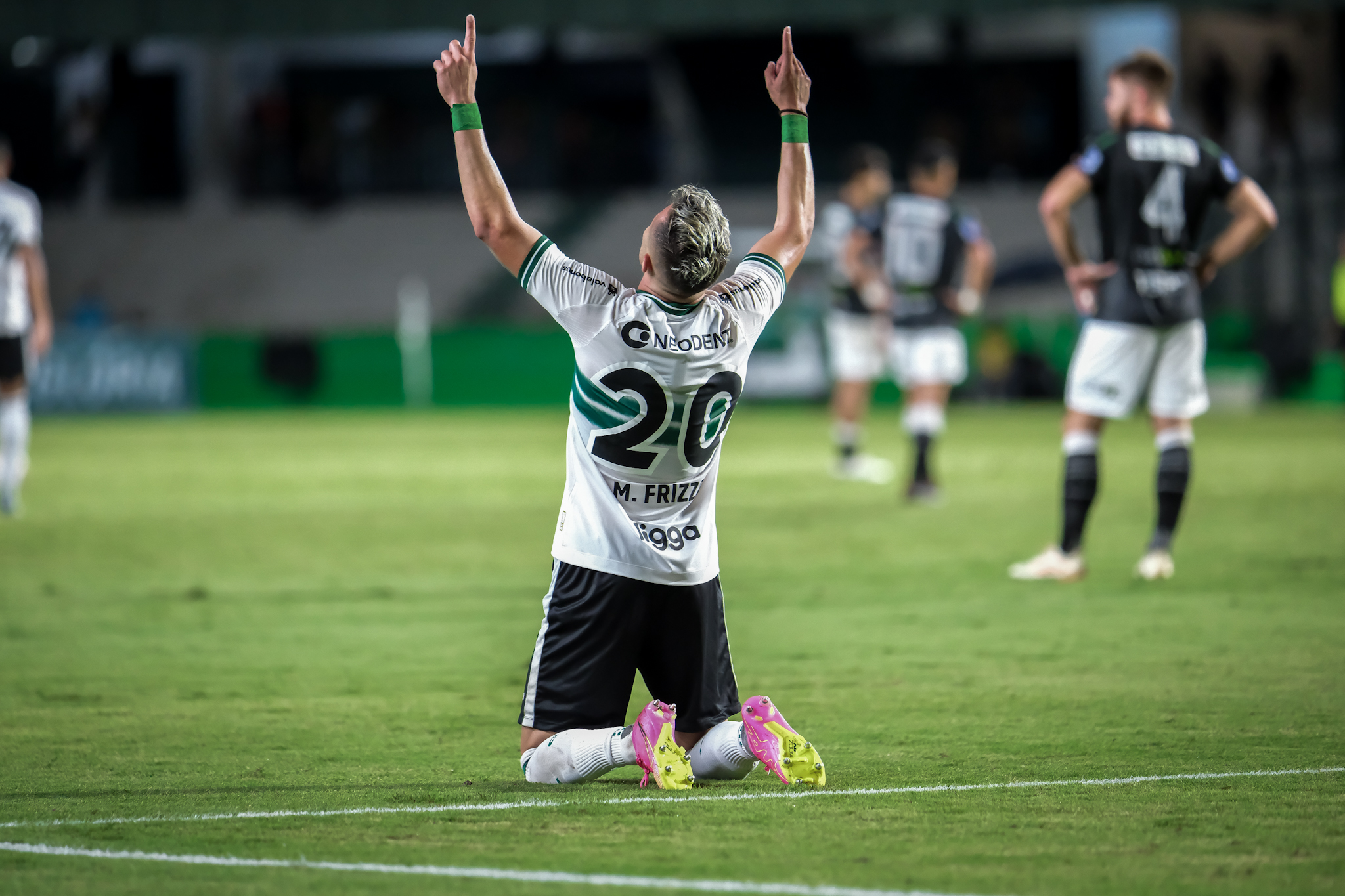 Goleada no Alto da Glria e liderana assumida!