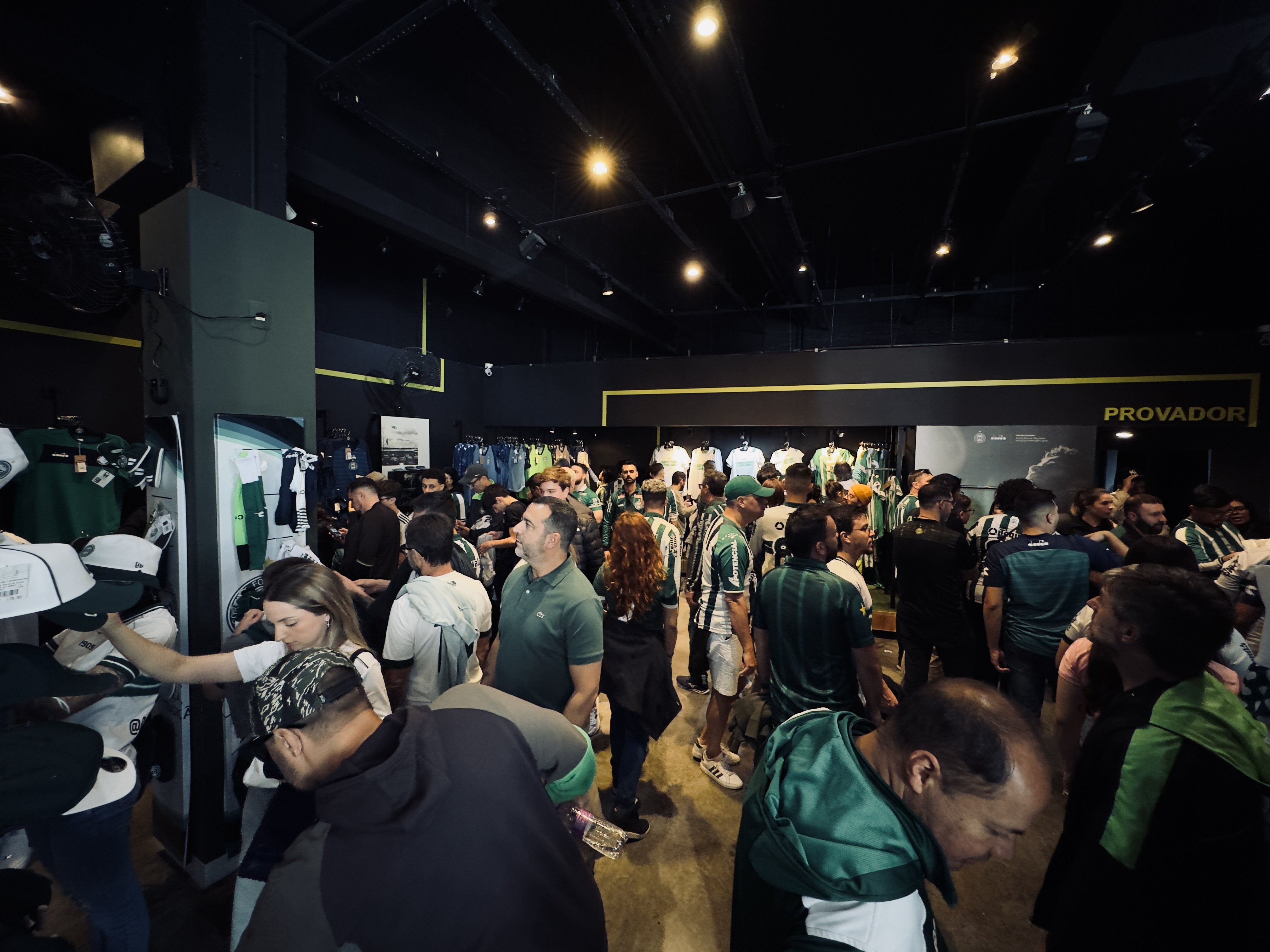 Coritiba lana Diadora e bate recorde de vendas 