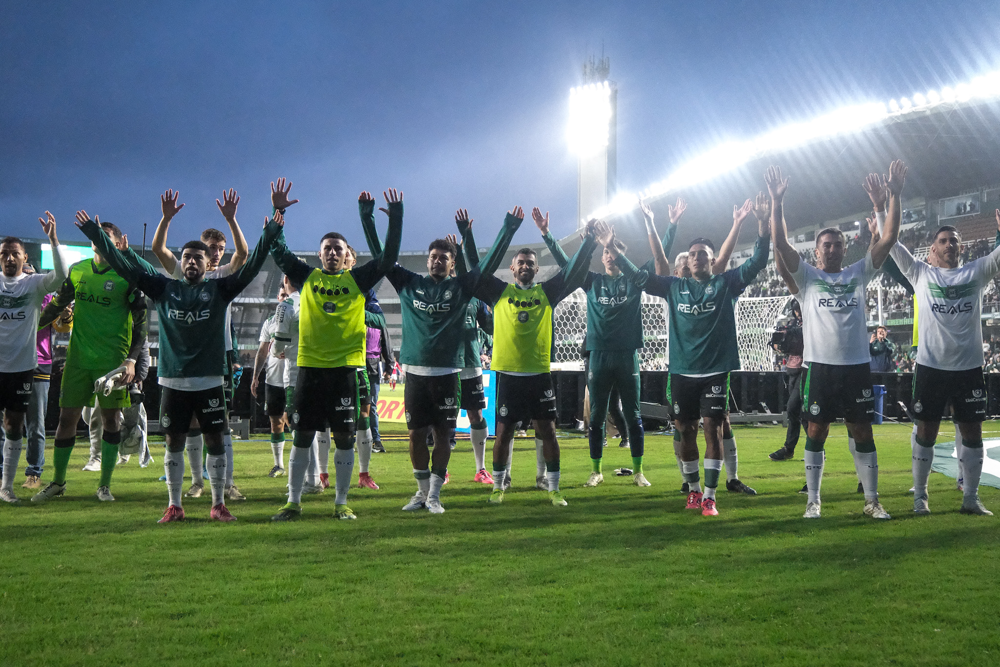 Estreia com vitria e casa cheia! 