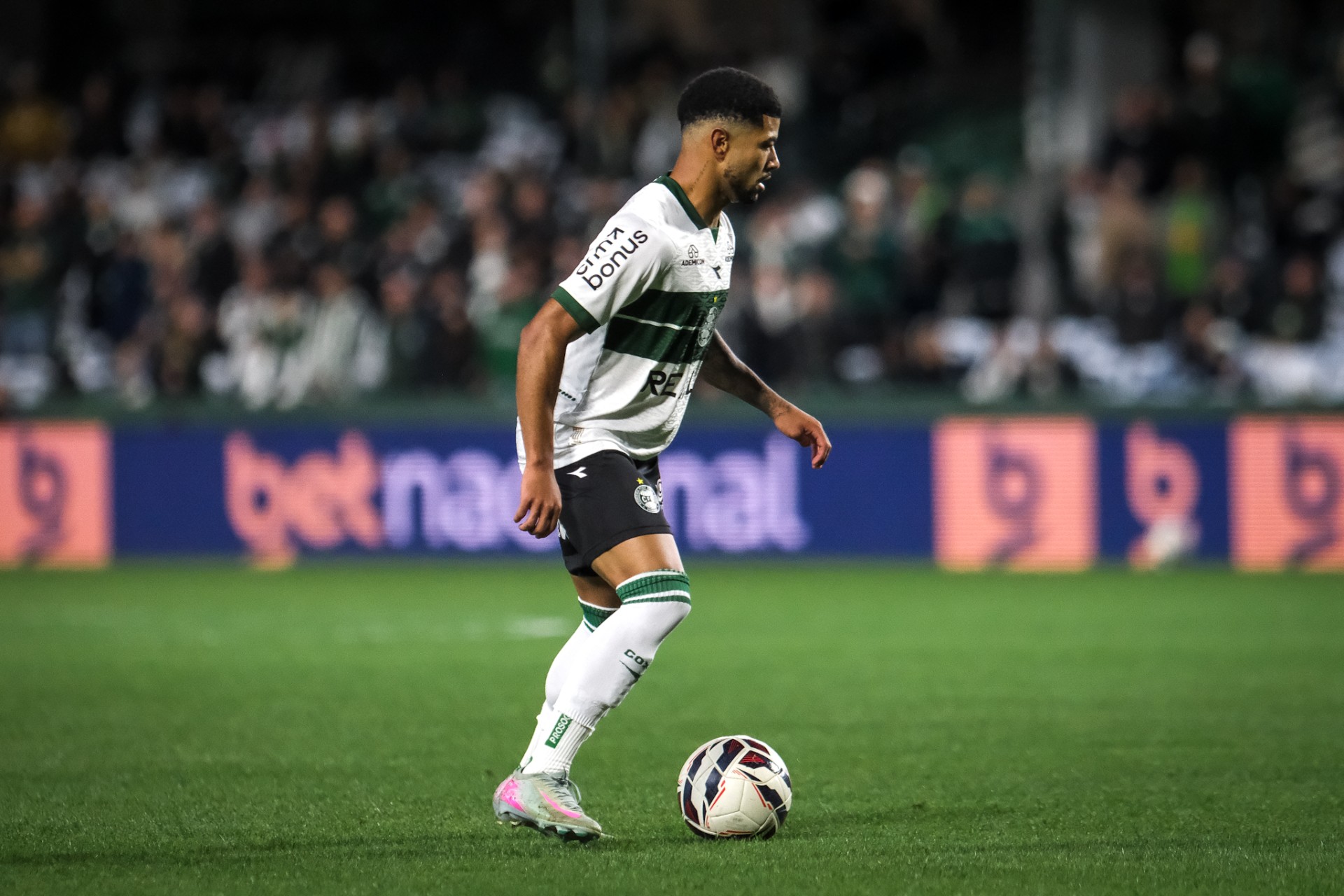 Empate no Couto Pereira 