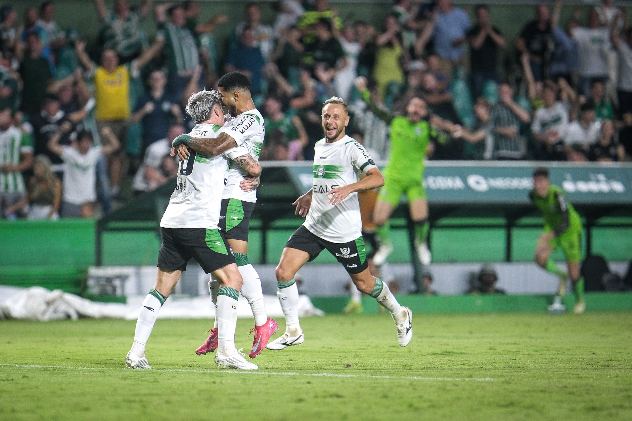 Tudo igual no Couto Pereira contra o Operrio
