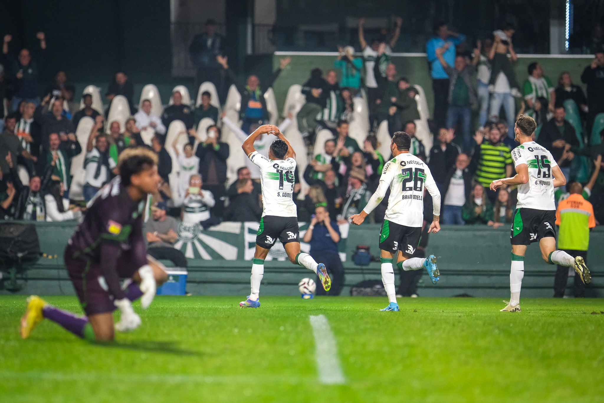 Vence o Coritiba no Alto da Glria! 