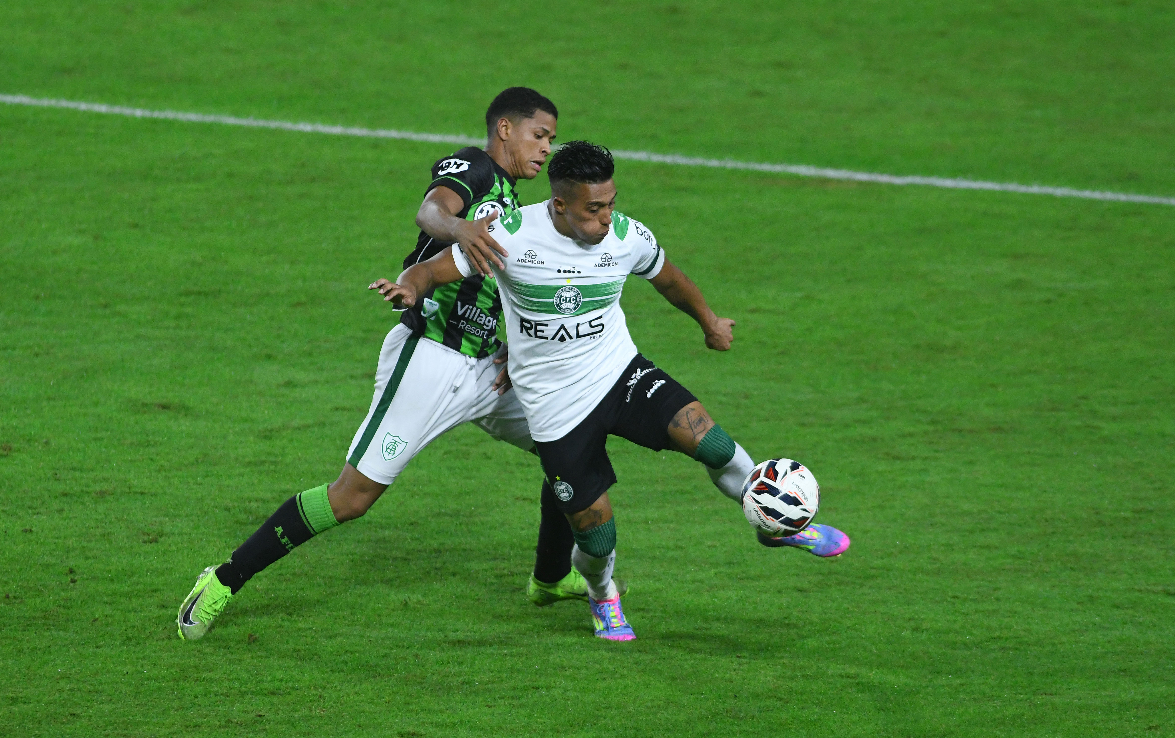 Vdeo: gol e principais lances de Coritiba 1x0 Amrica-MG