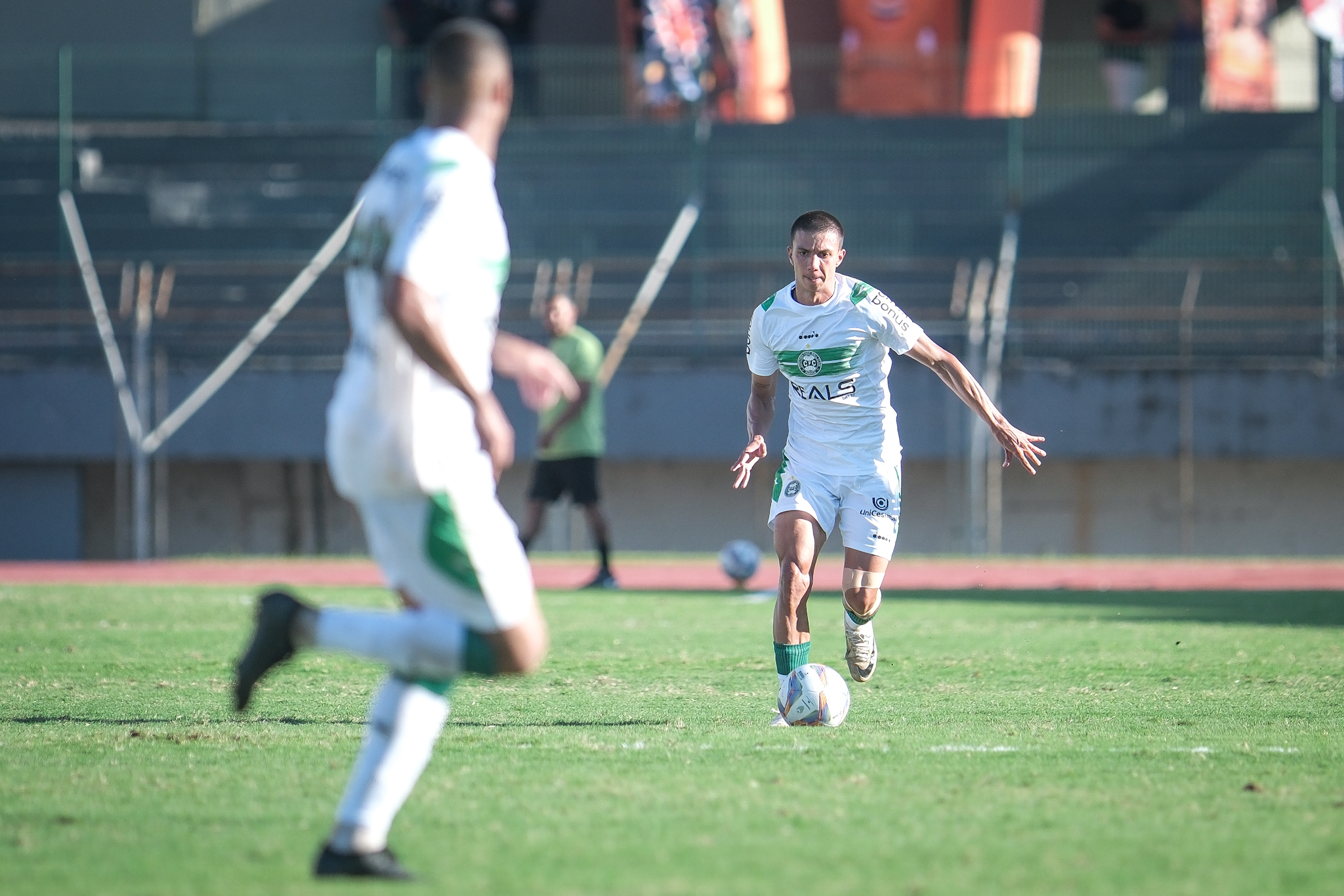 Revs no Willie Davids em partida de ida das quartas de final do Paranaense