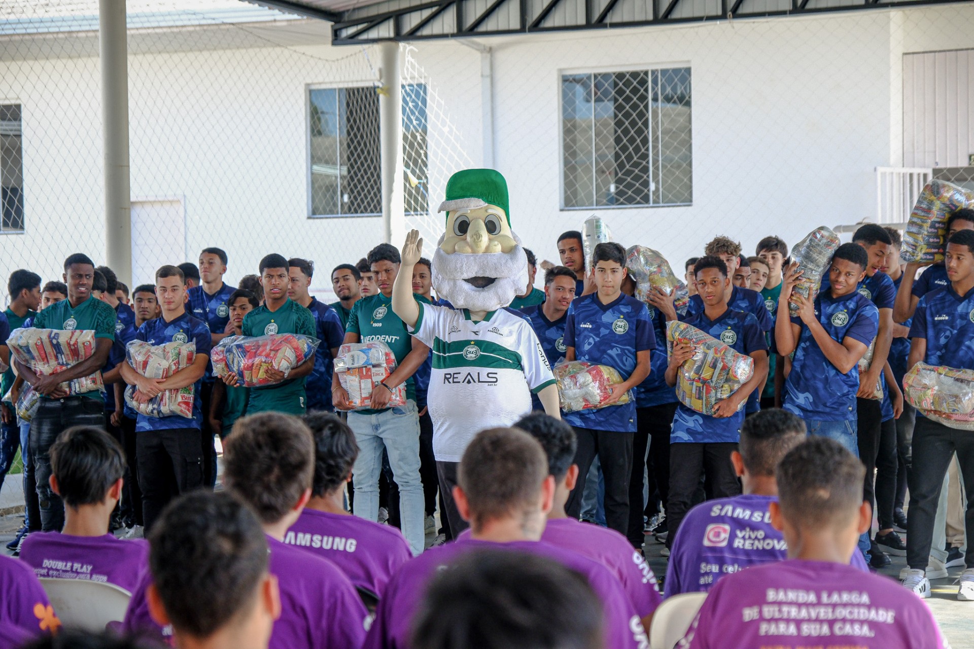 Coritiba leva solidariedade e esperana ao Hospital San Julian