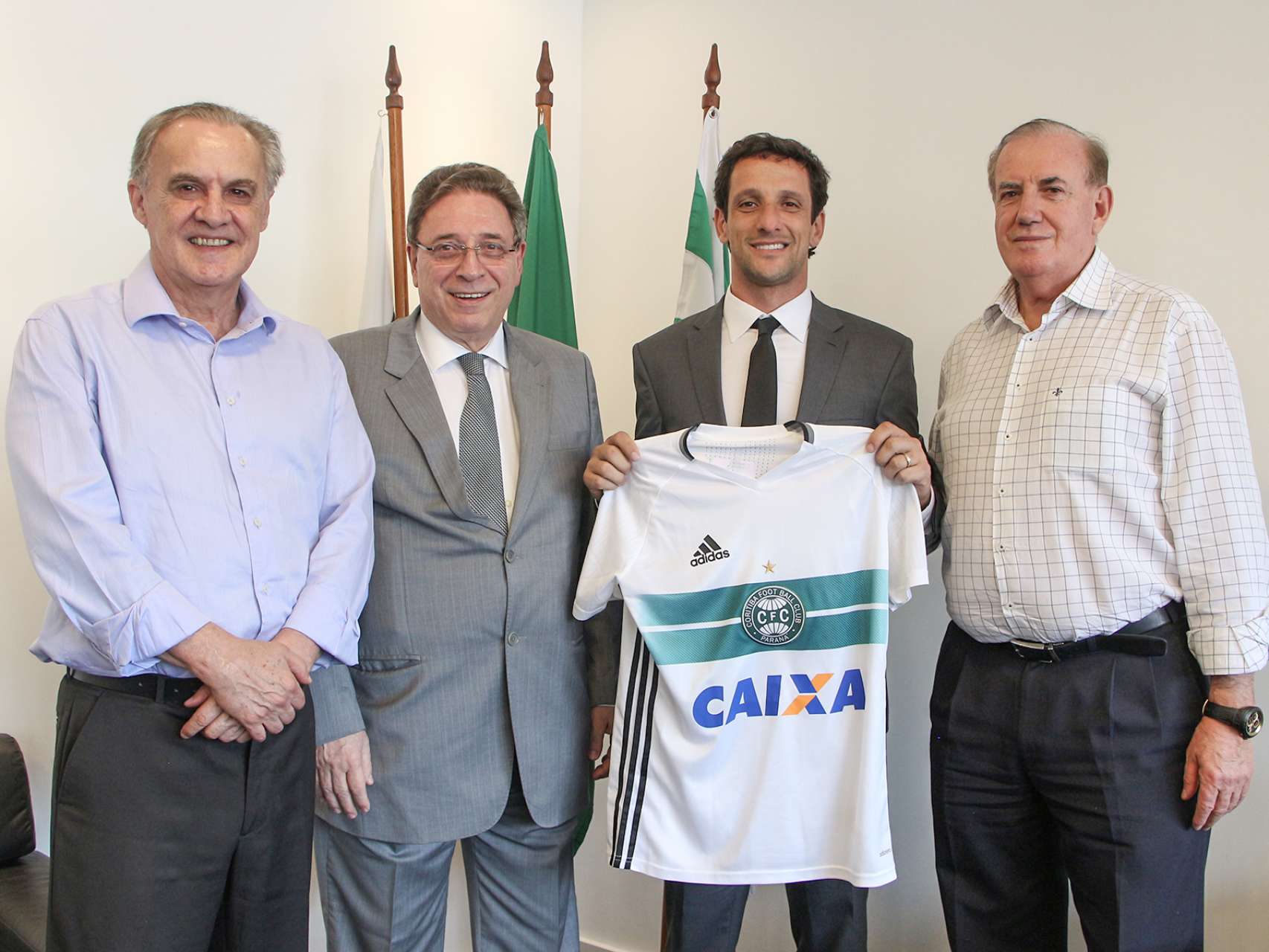 Por mercado internacional, Coritiba anuncia Belletti 