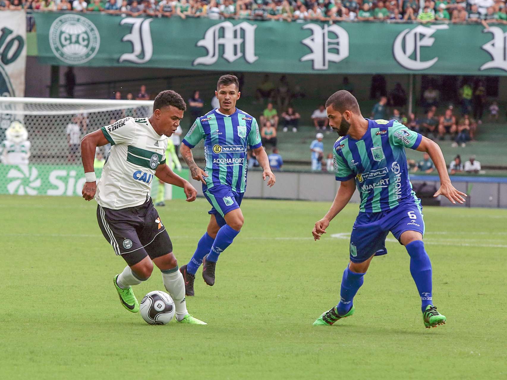 Coxa empata no primeiro jogo