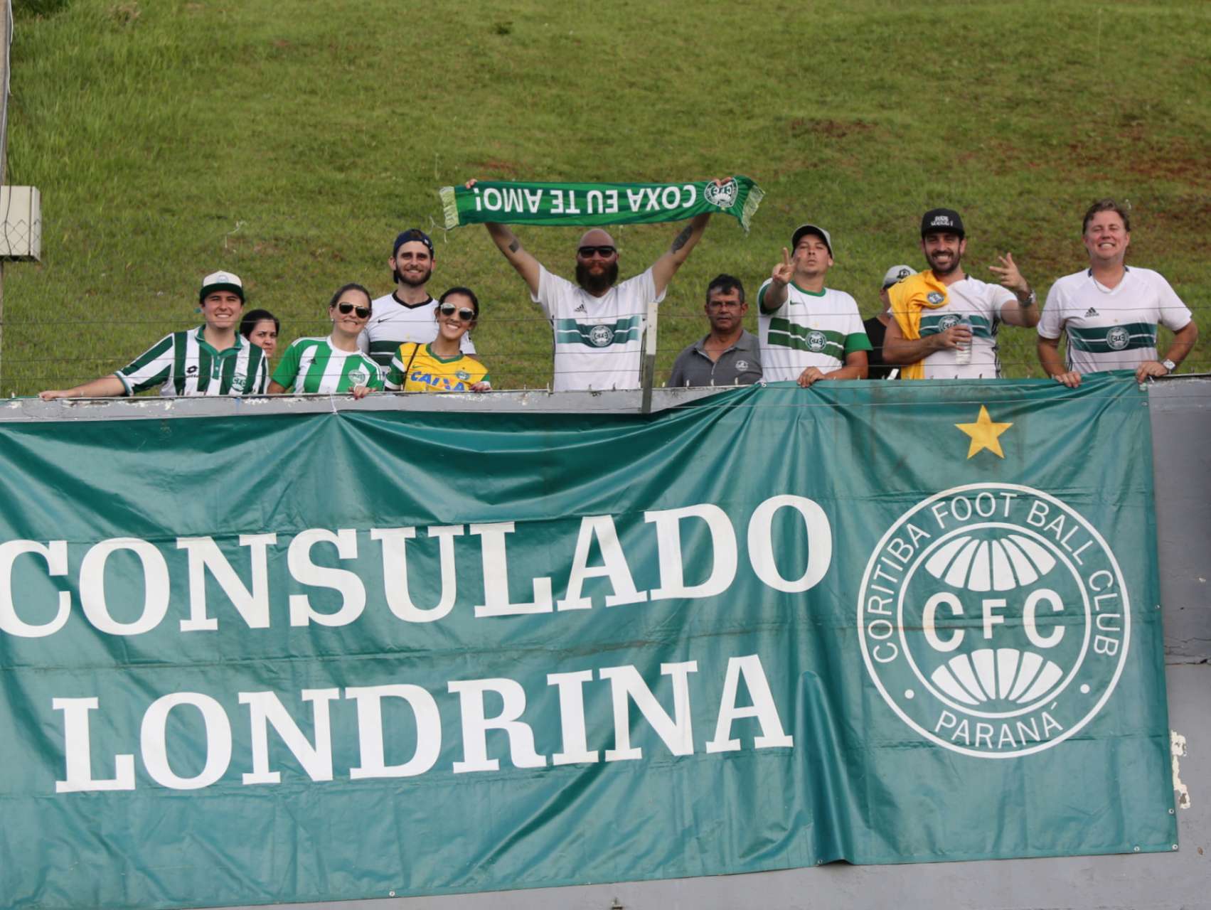 Fora das arquibancadas
