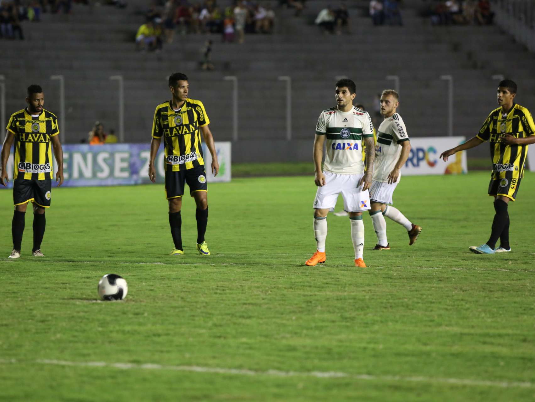 Coritiba sofre virada no oeste do estado