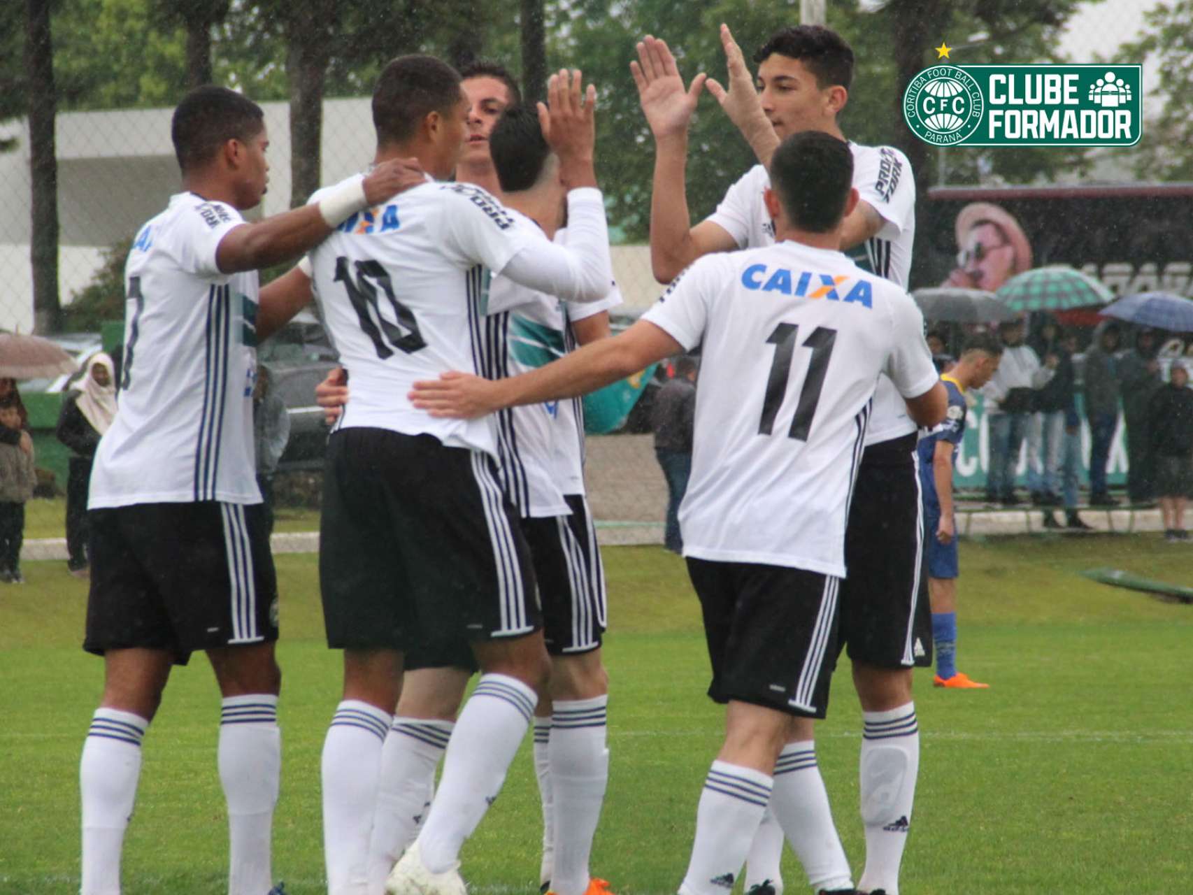 Coxa sub-17 vence e arranca na segunda fase