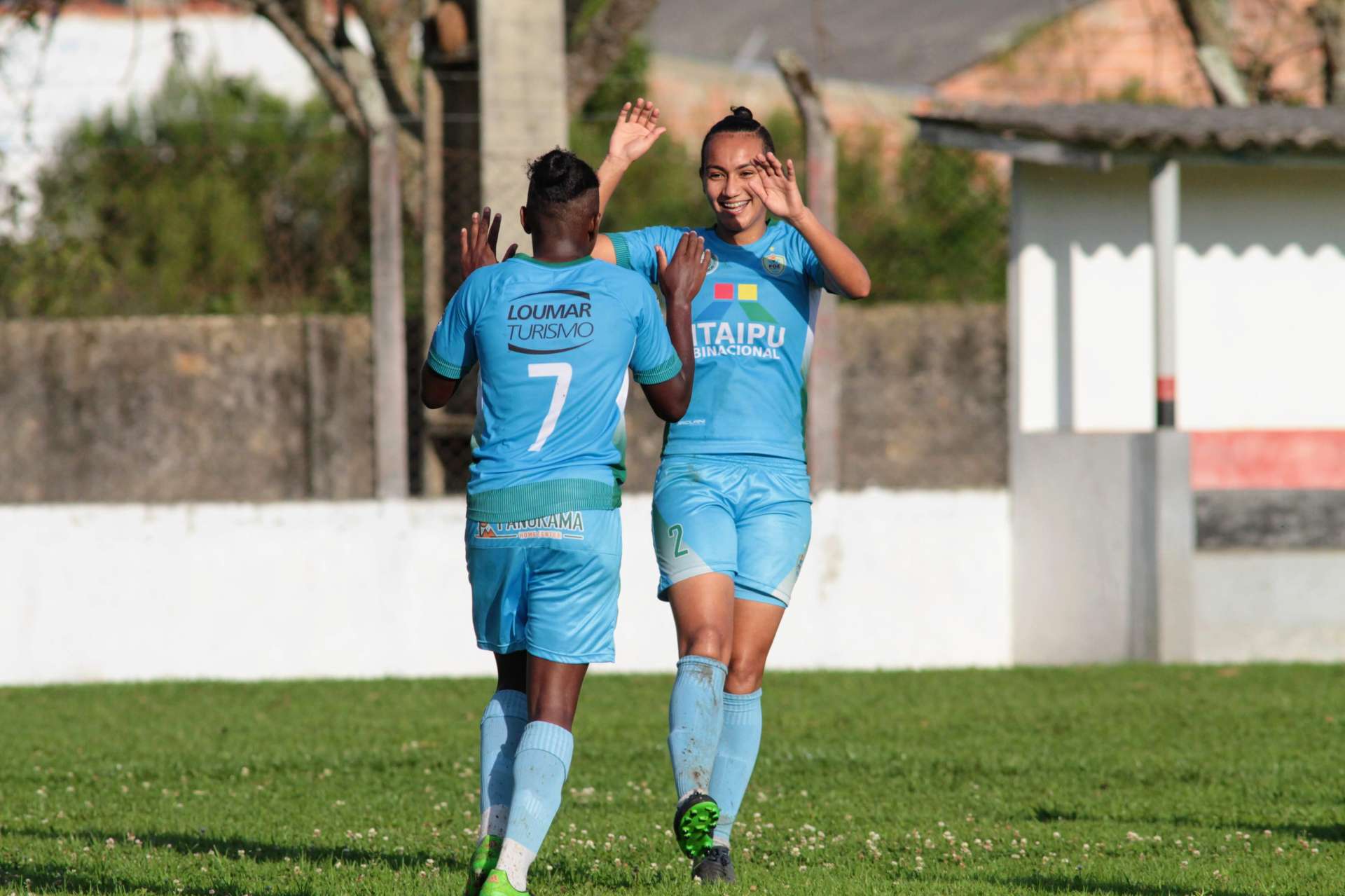 Goleada e ttulo do Paranaense Feminino