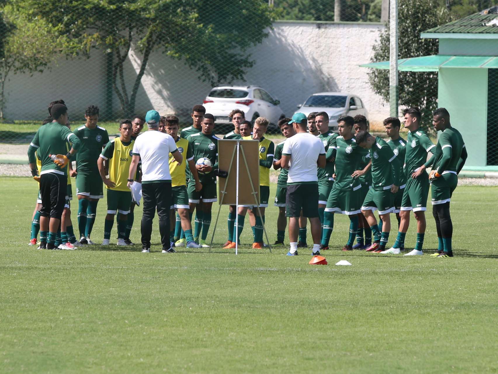 Sub-20 coxa-branca pronto para a estreia