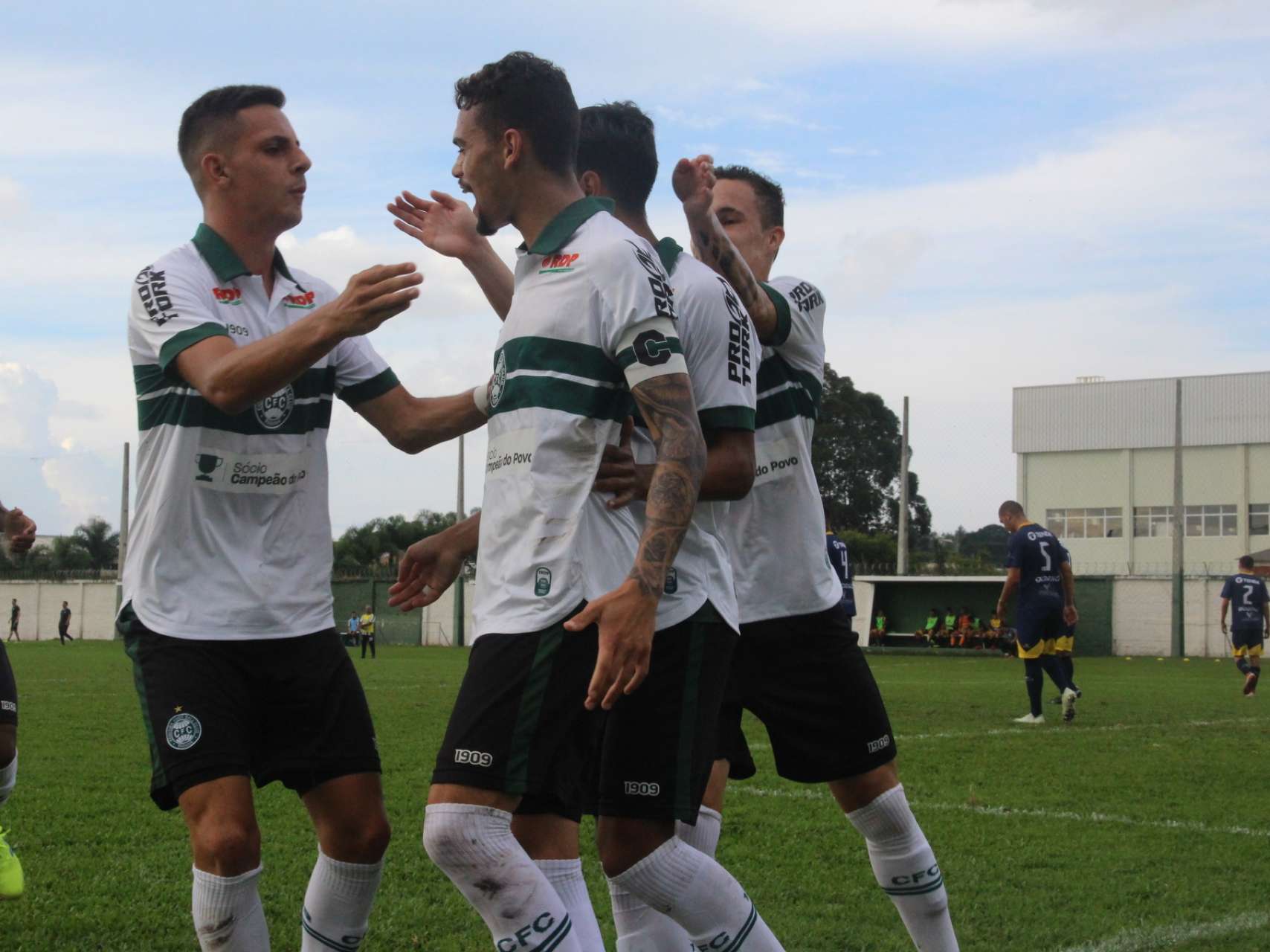 Goleada no Paranaense Sub-19