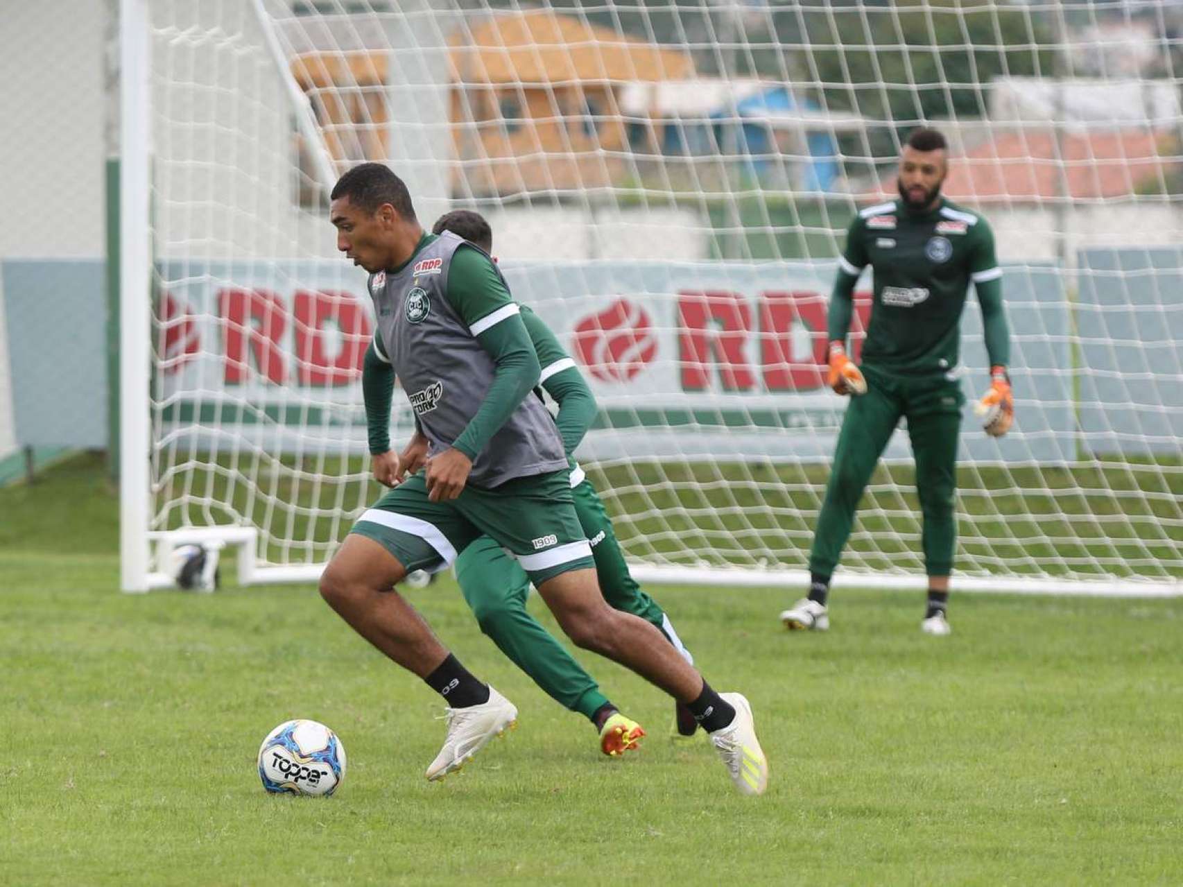 Coxa abre semana de trabalho