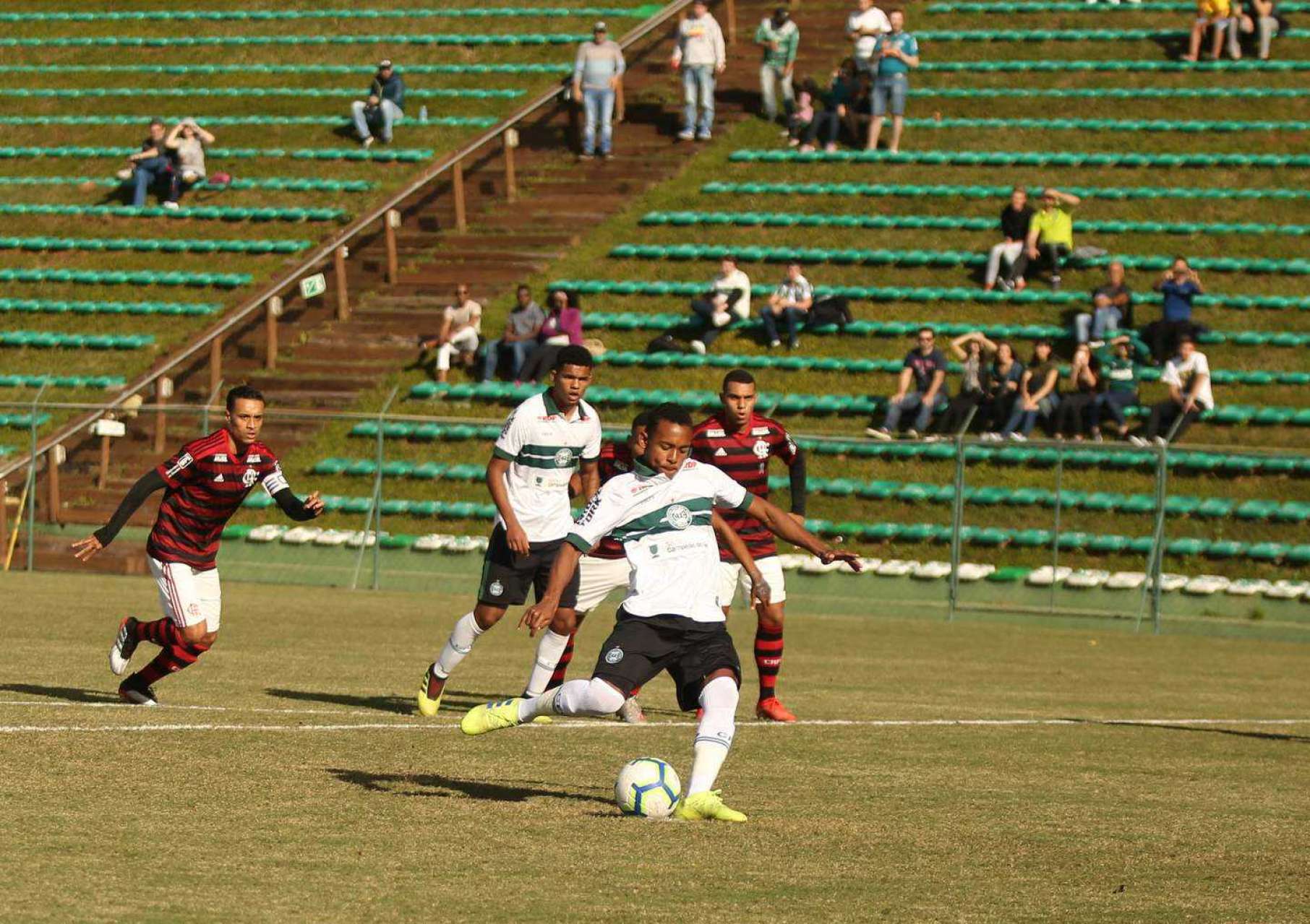 Coxa volta a campo no Brasileiro Sub-20