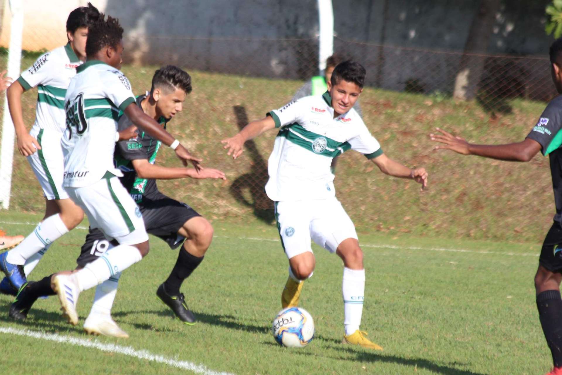 Coxa Sub-15 vence fora de casa