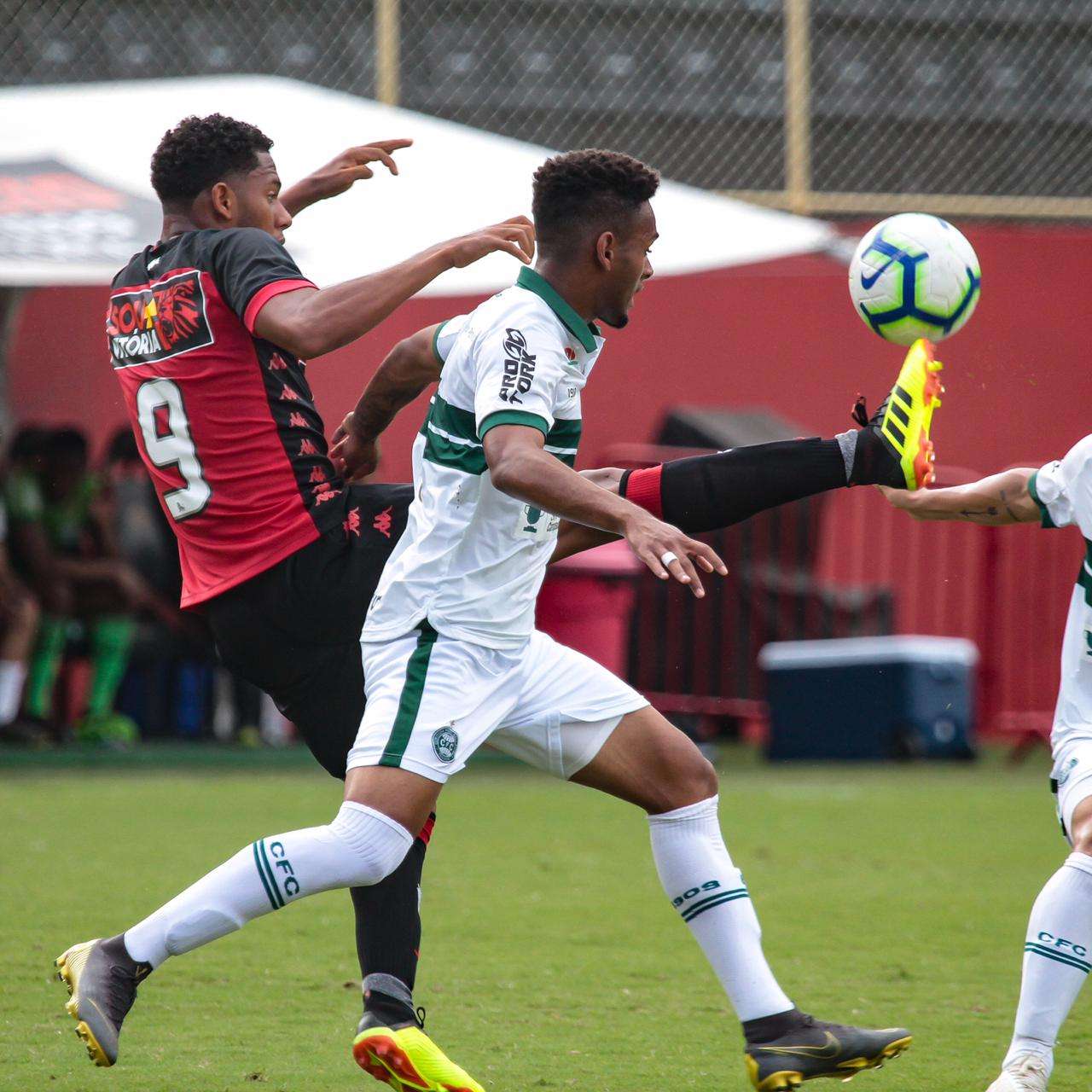 Coxa vence o Vitria em Salvador