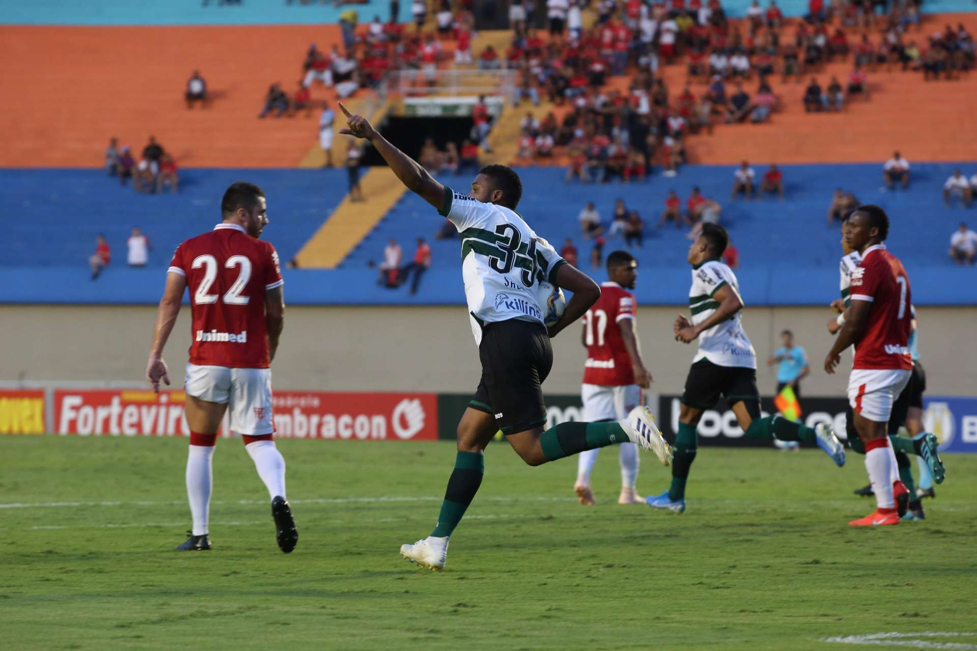 Coxa arranca empate no final da partida contra o Vila Nova