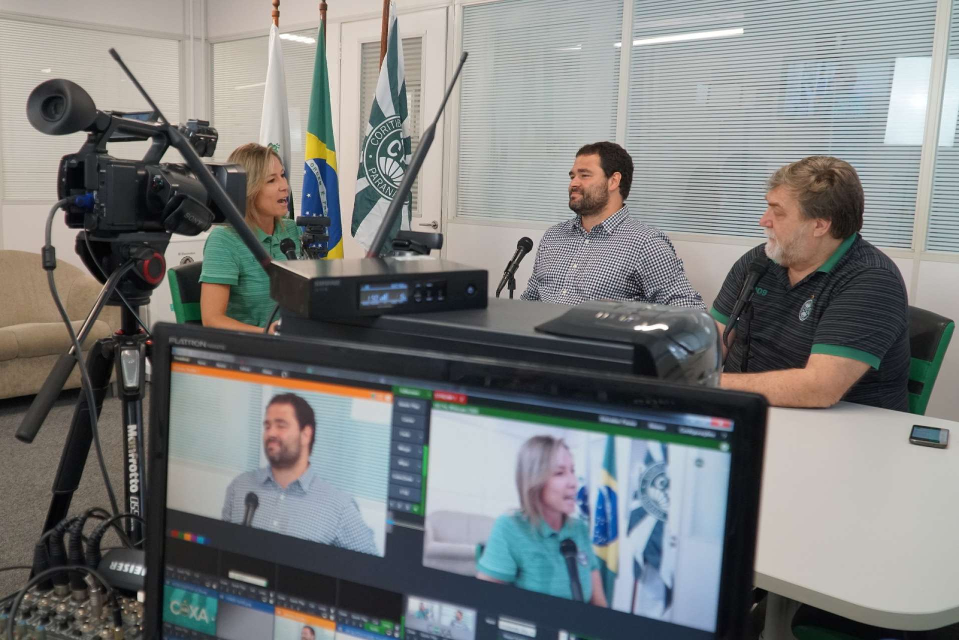 Com novo treinador, Coxa amplia comisso tcnica