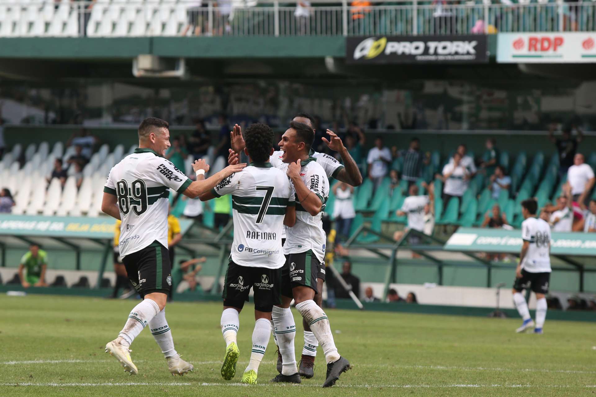 Escolha o gol mais bonito do Coxa no PR 