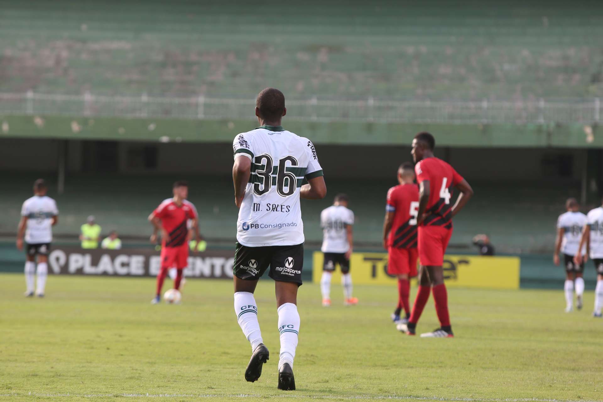 O gol mais bonito  o do Matheus Sales