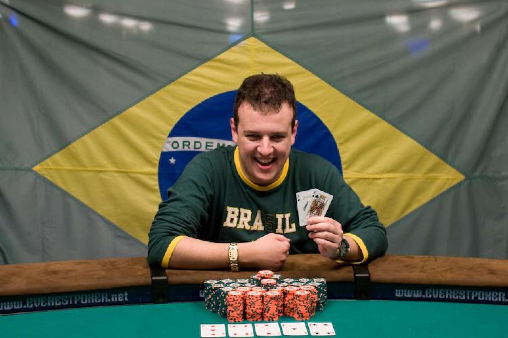Coxa-branca campeo mundial de pquer
