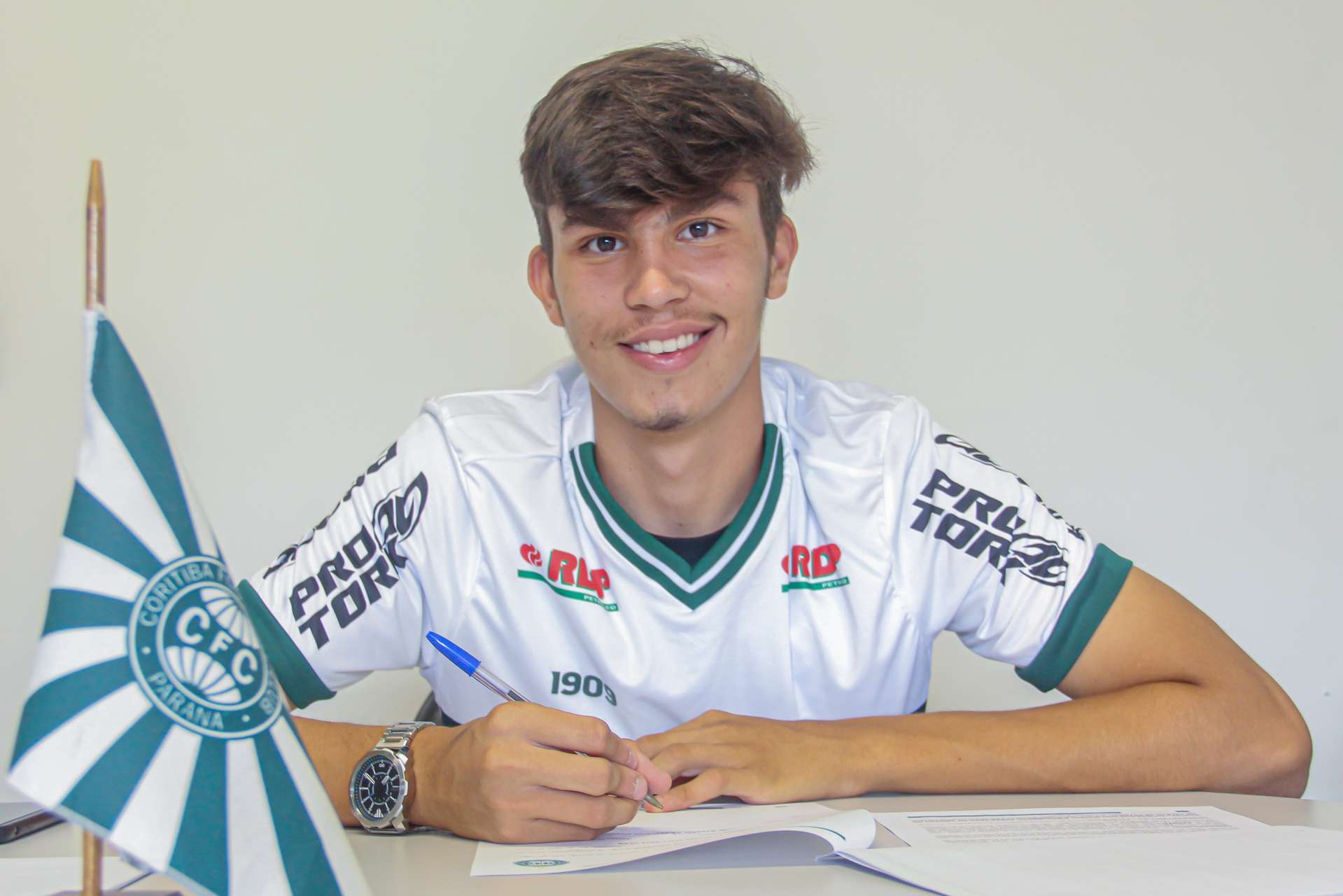 Coritiba renova com Biel 