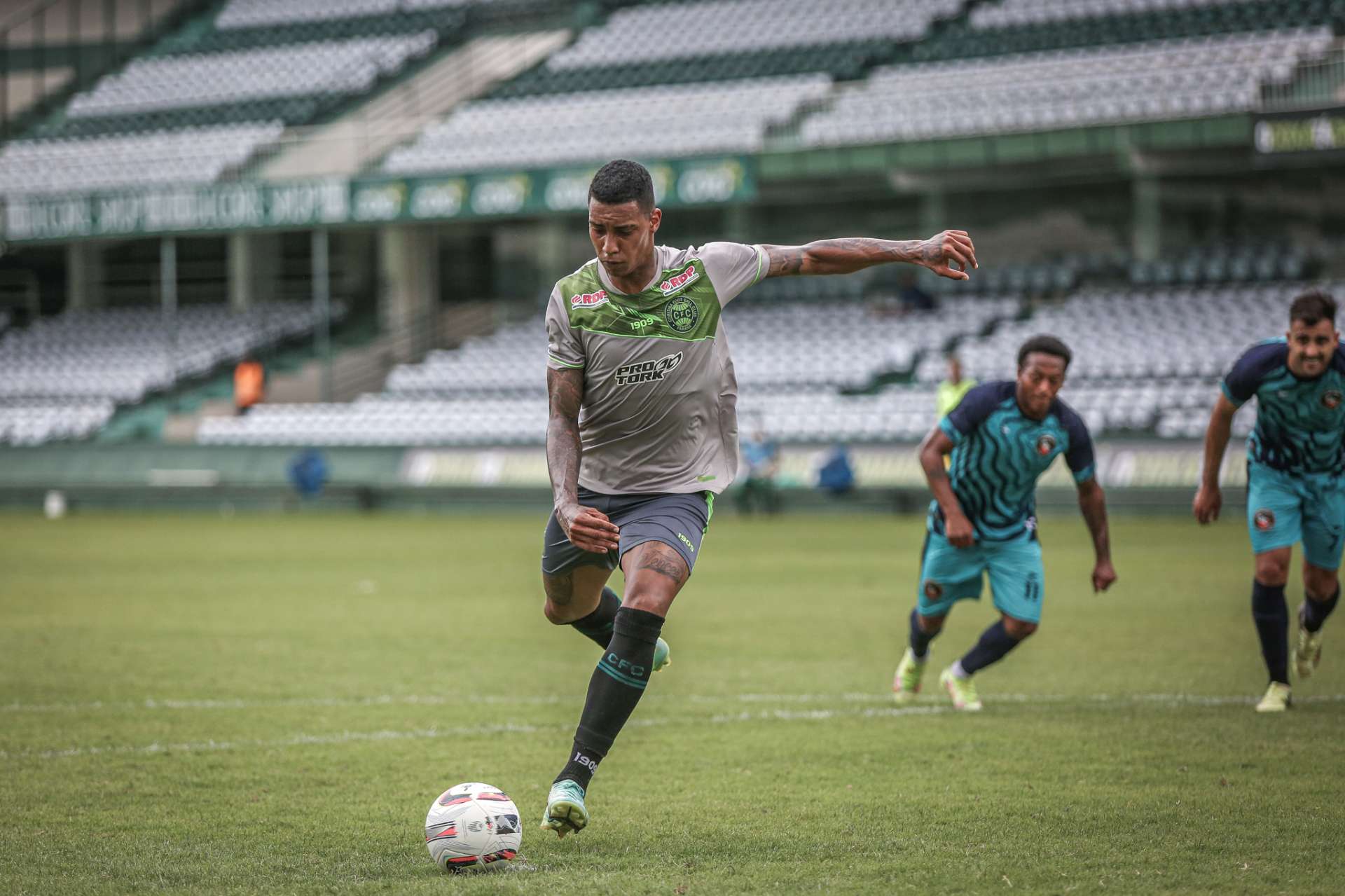 Jogo-treino no Couto Pereira