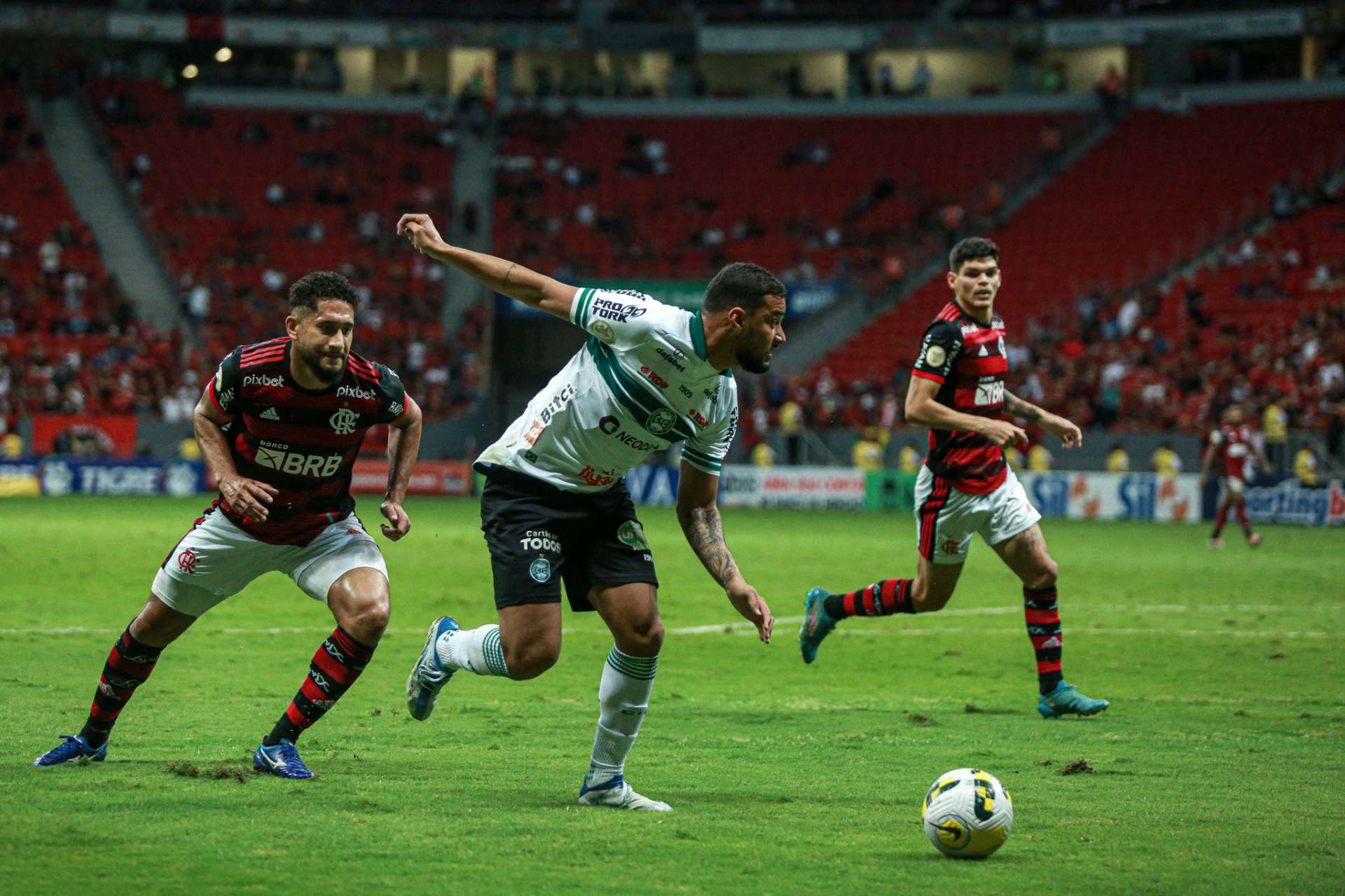 Coxa sofre derrota em Braslia