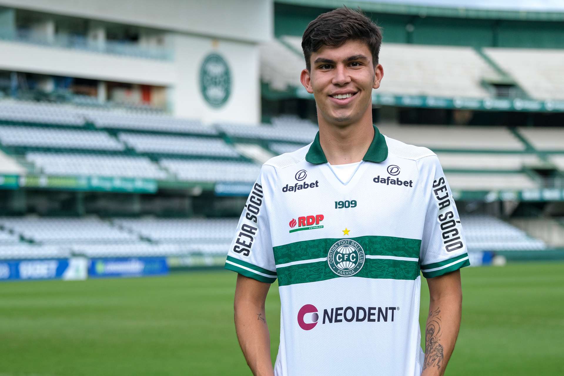 Coritiba renova com Biel