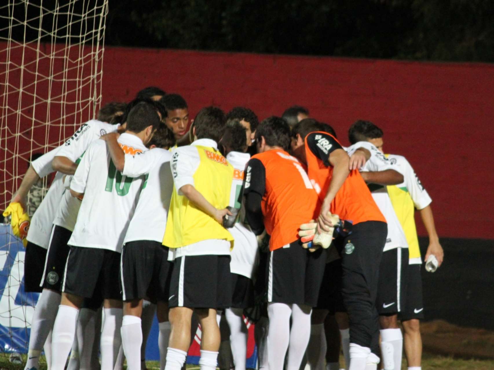 Sub-20 estreia com empate no Brasileiro
