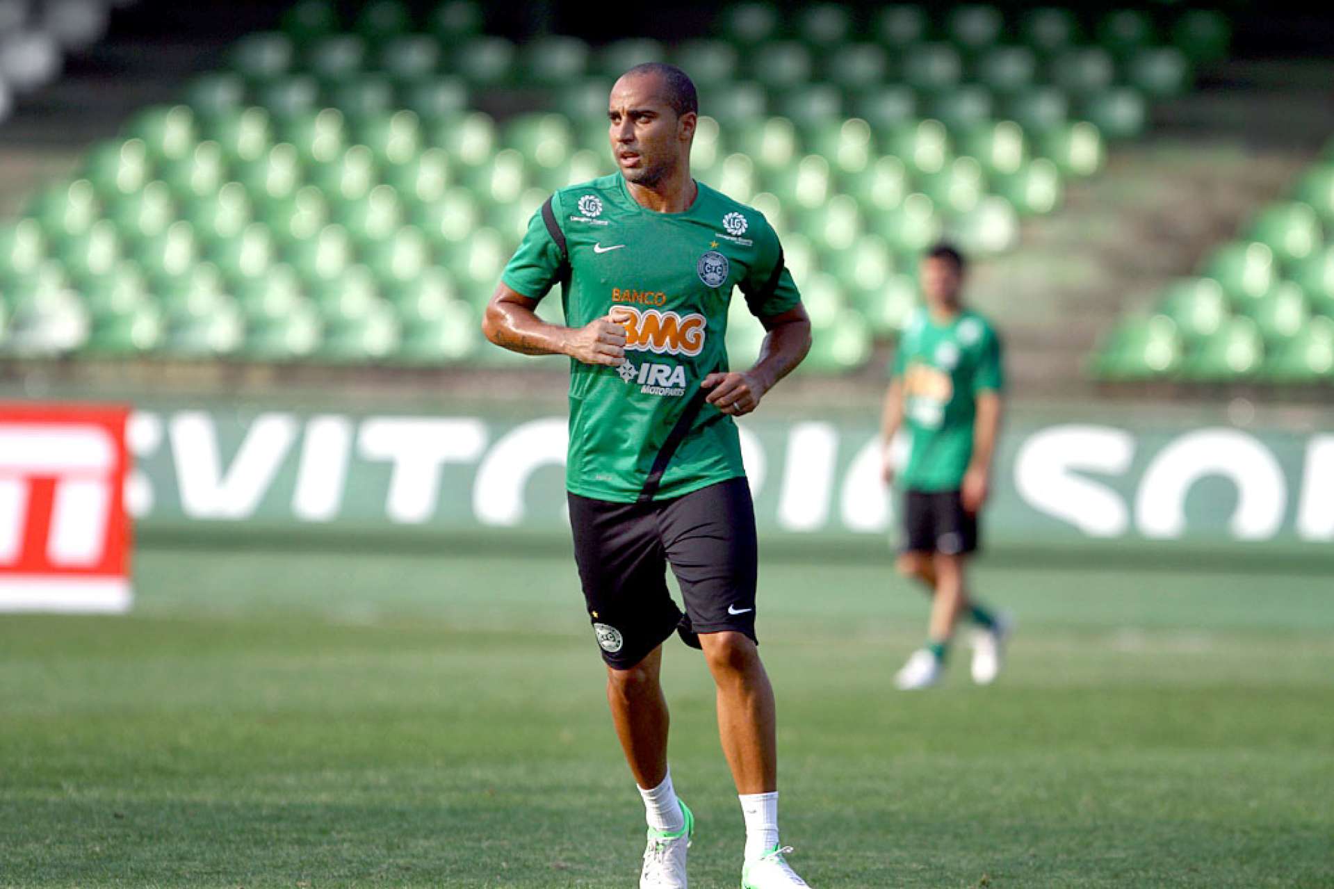No Coritiba, Deivid comemora boa mdia de gols
