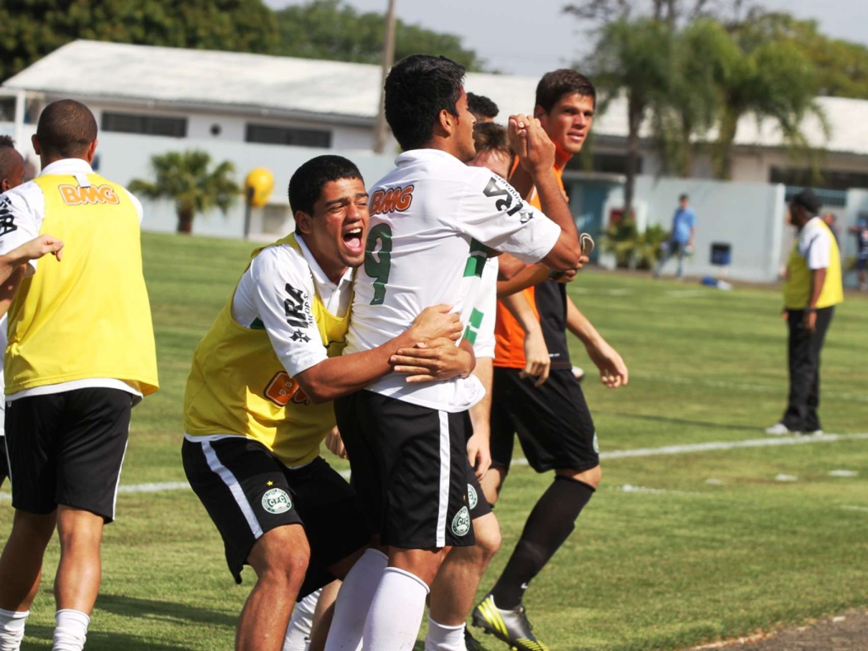 Sub-20 vence e  campeo Paranaense