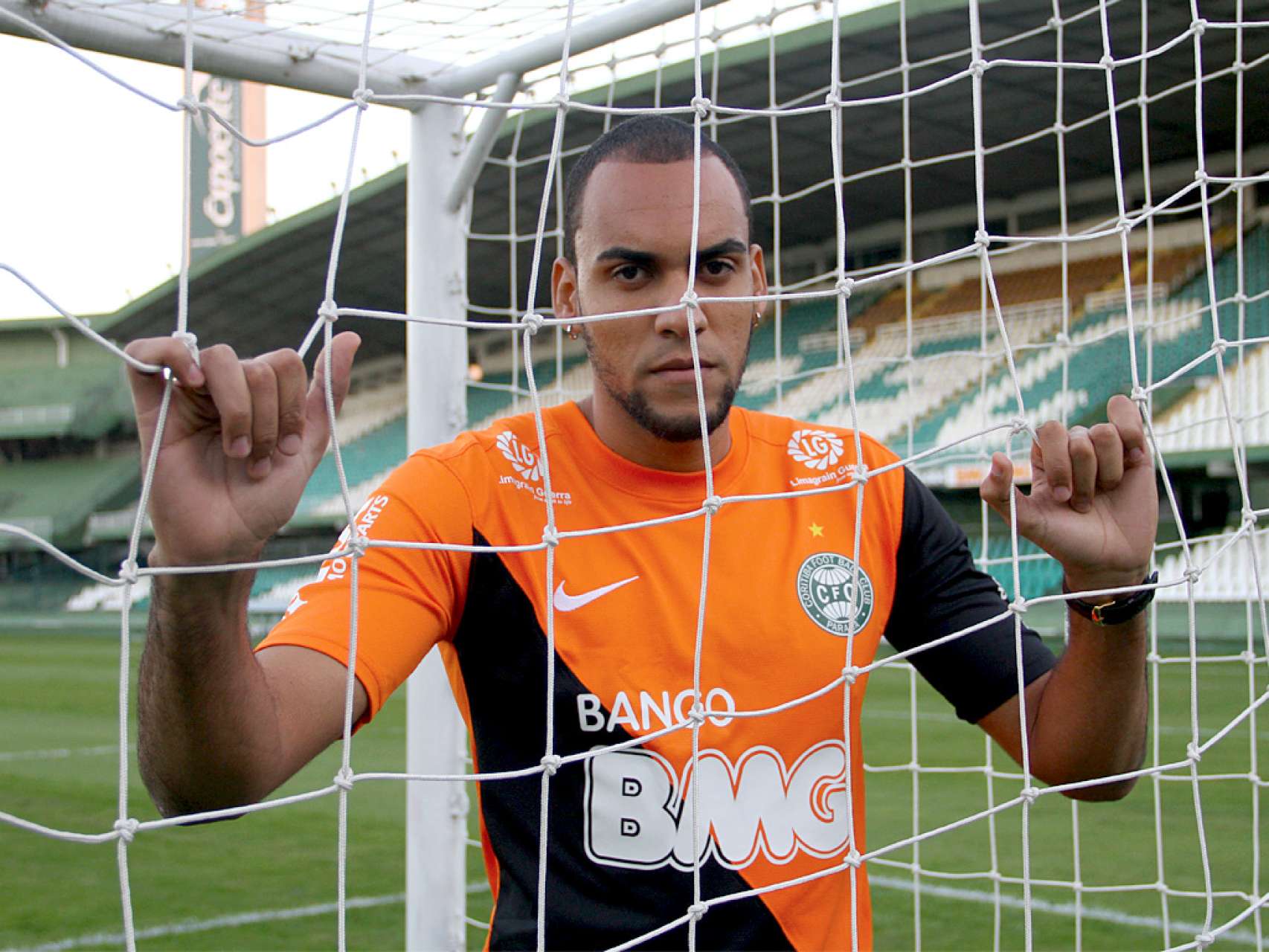 Coxa contrata goleiro Bruno Fuso