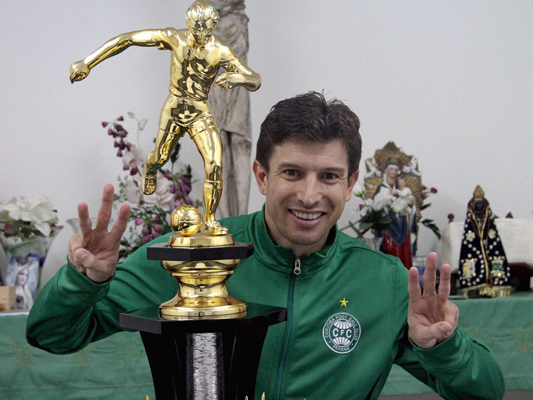 Tcheco faz histria com o Coritiba
