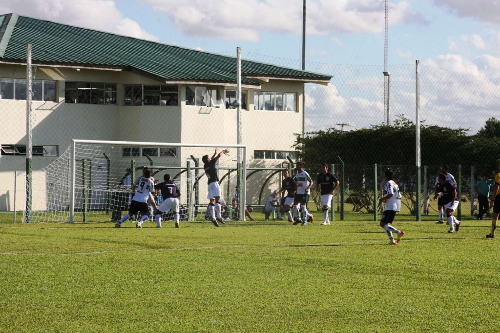 Coxa goleia no estadual Sub-20
