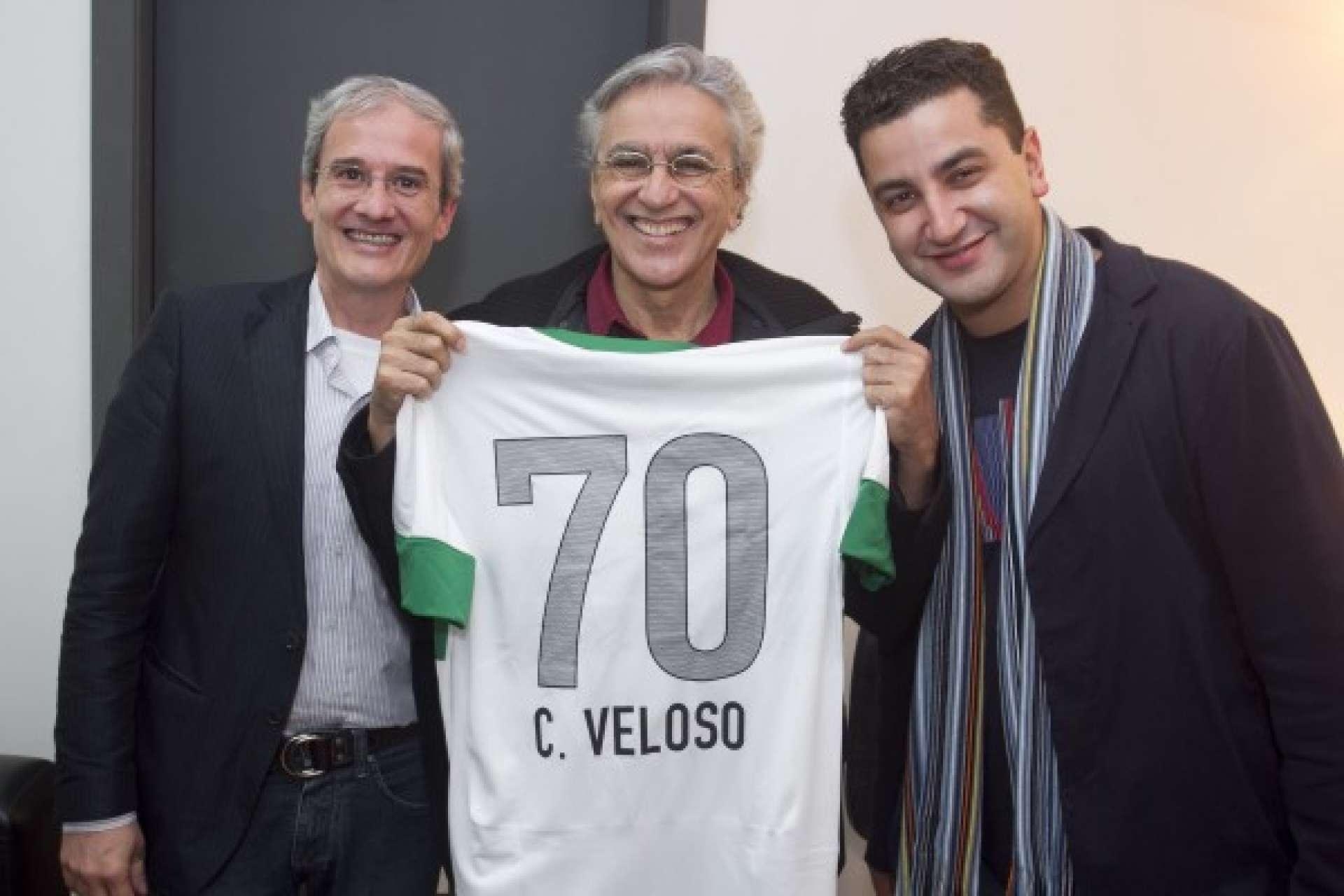 Caetano Veloso veste verde e branco