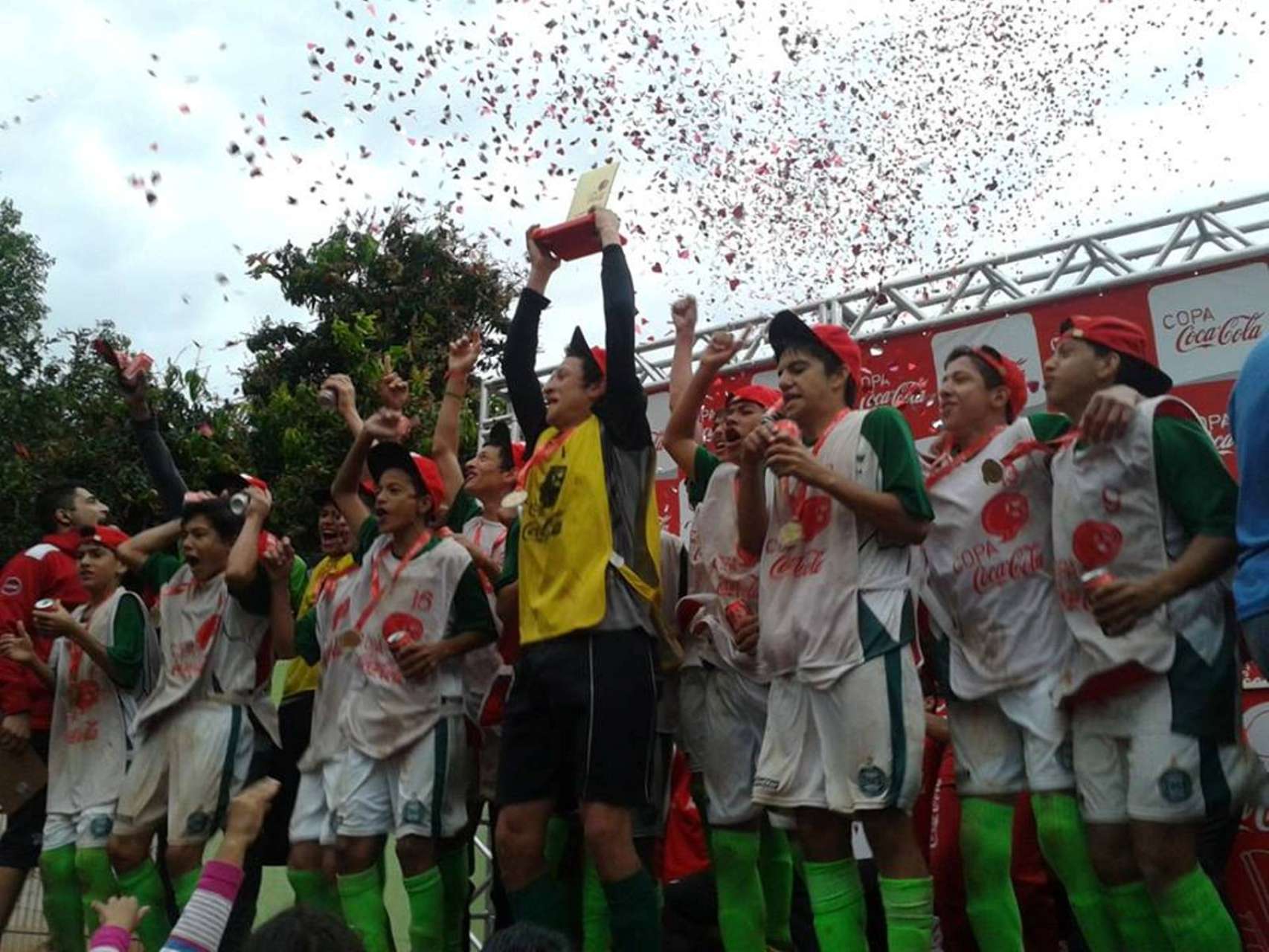 Escola Coxa vence fase regional da Copa Coca Cola