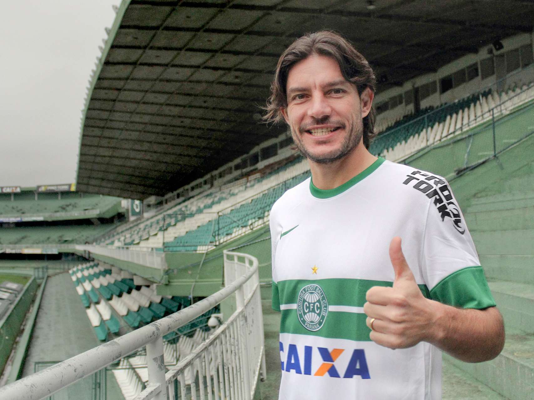 Germano veste a camisa do Coxa