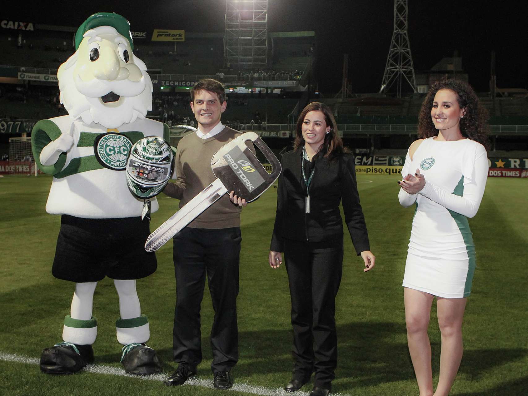 Scio recebe moto Pro Tork no gramado