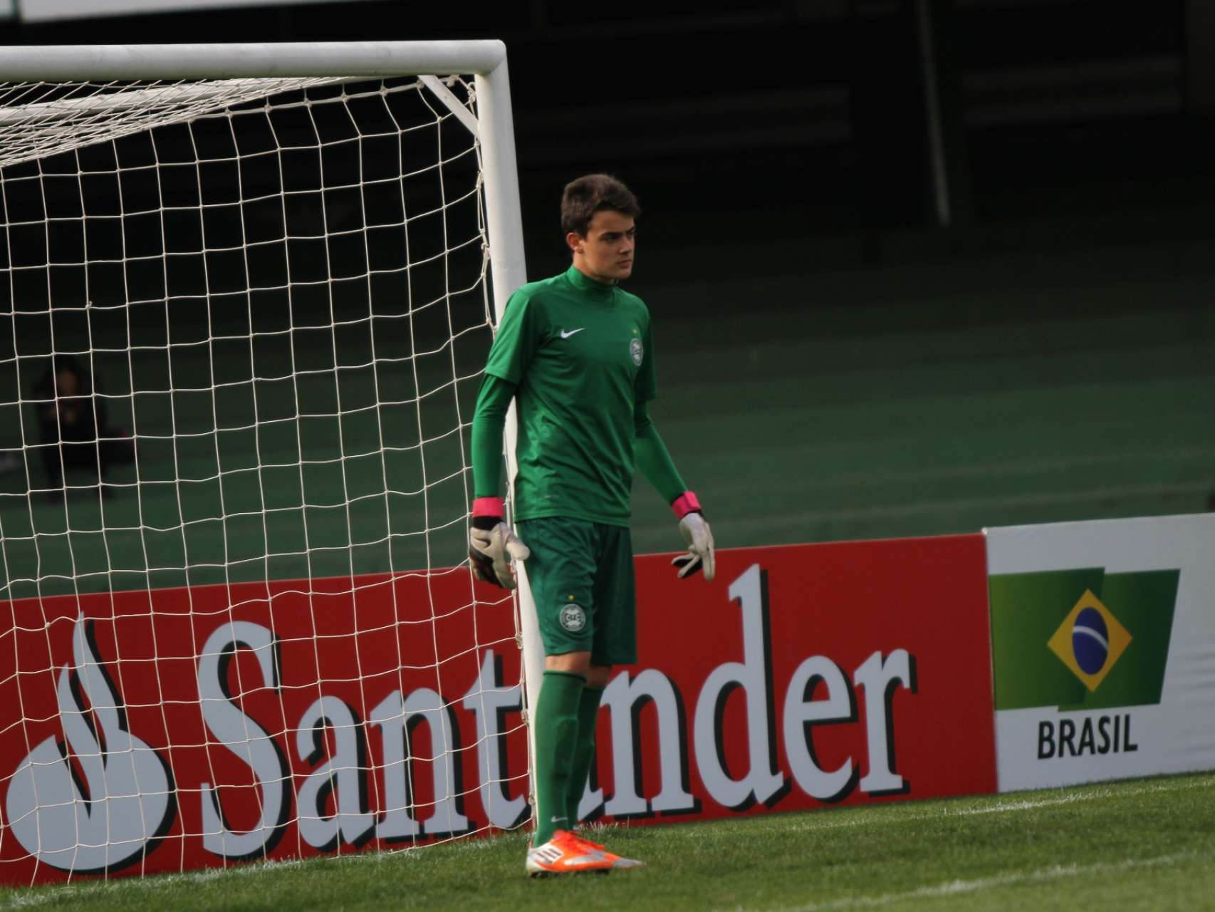 Bruno defende a Seleo Sub-17