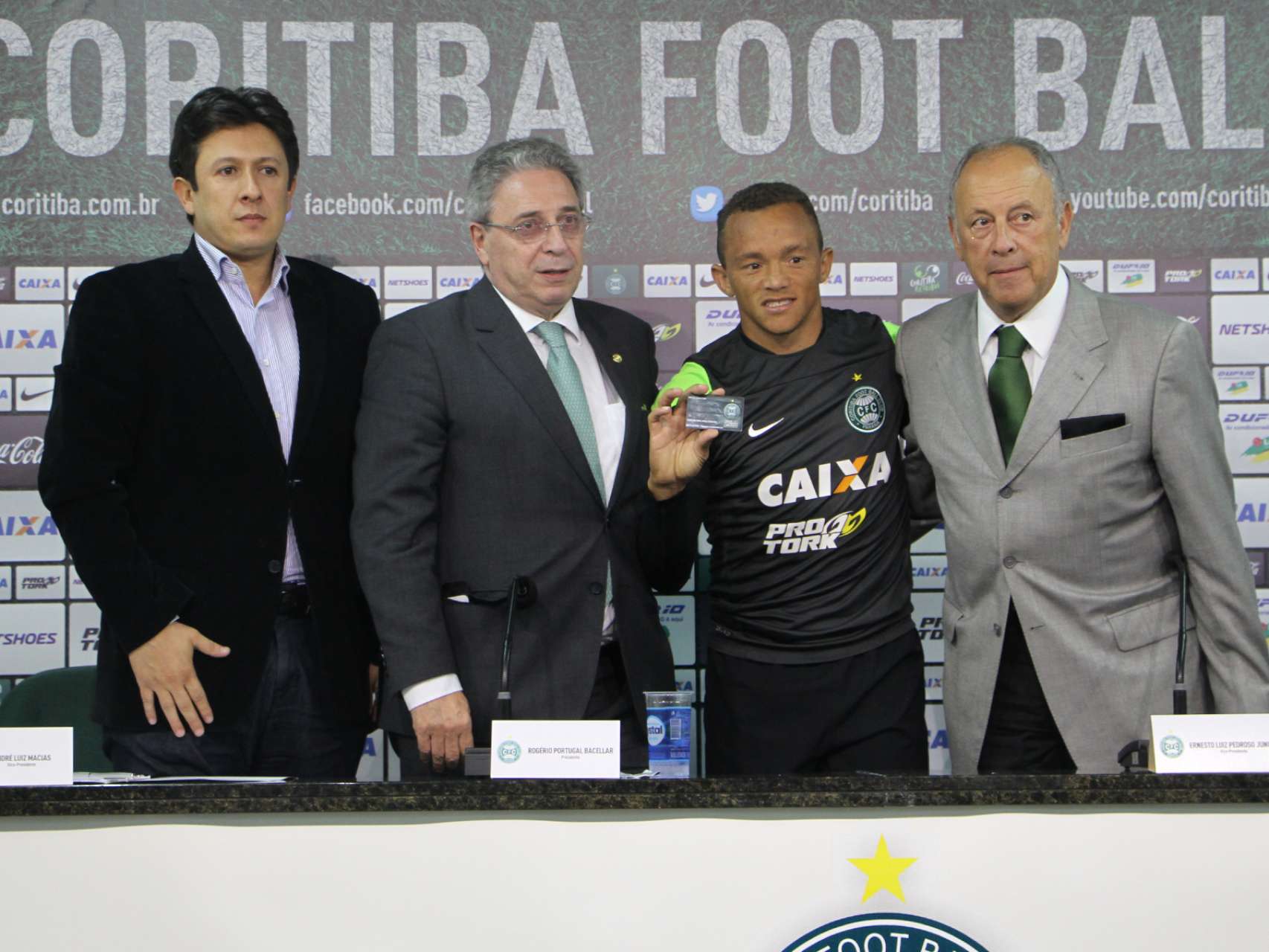 Carlinhos tambm completa o time